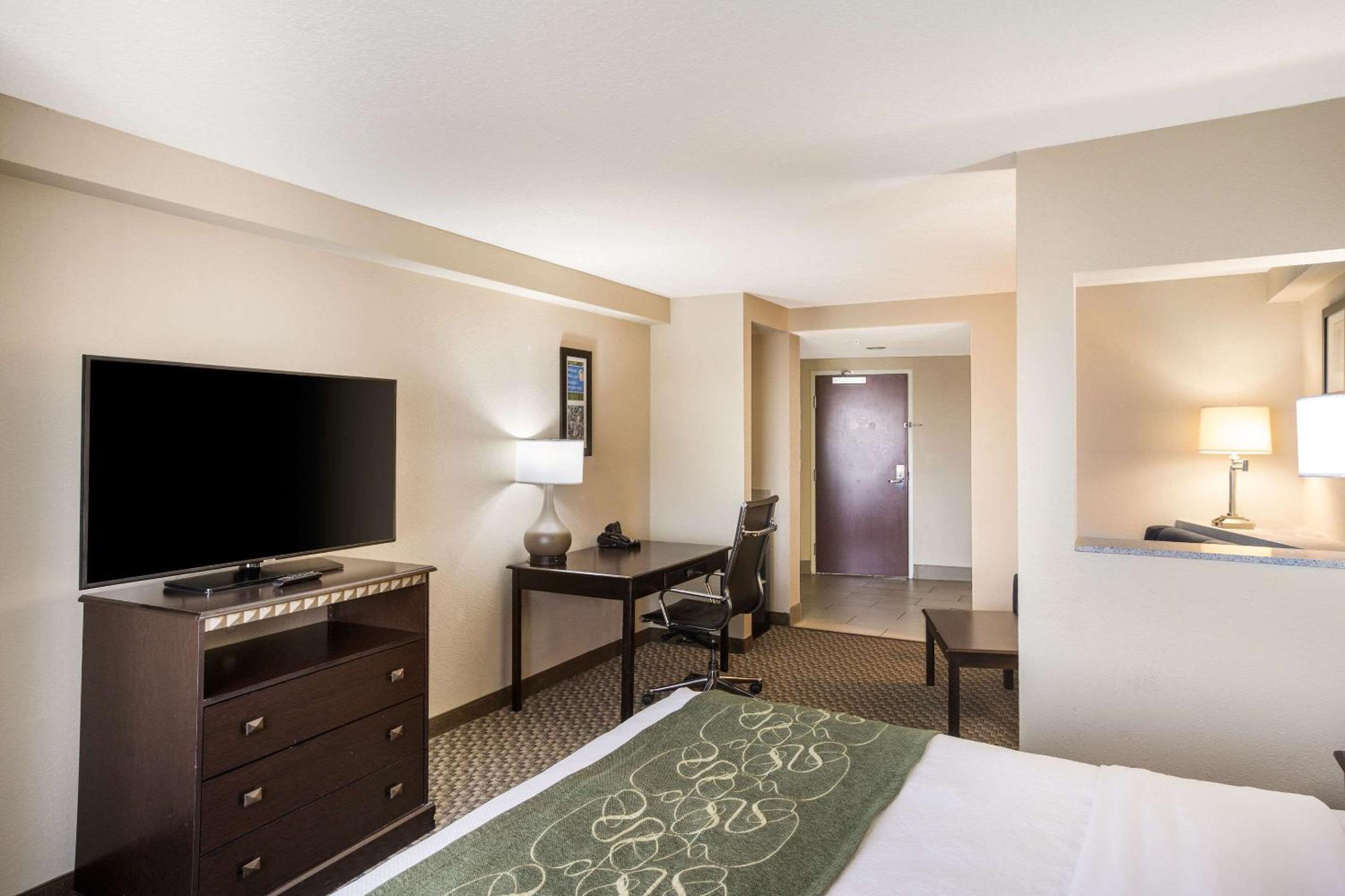 King Suite - Accessible/Non-Smoking