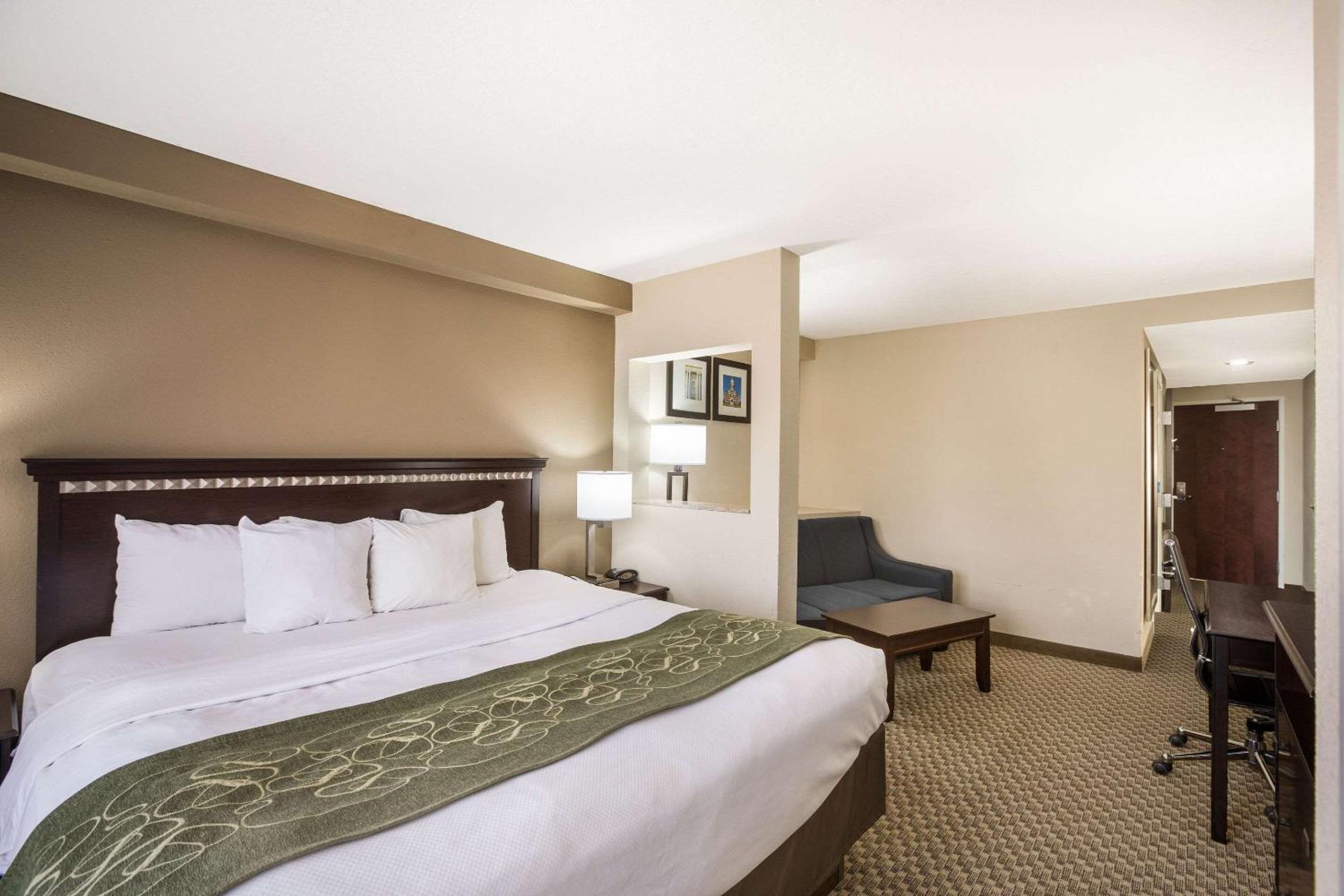 King Suite - Accessible/Non-Smoking