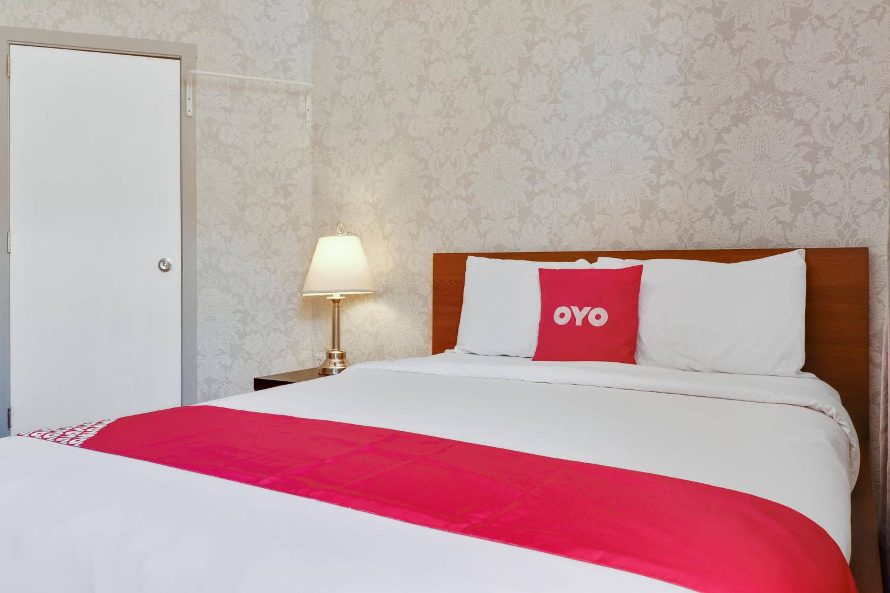 Deluxe Queen Room with Two Queen Beds