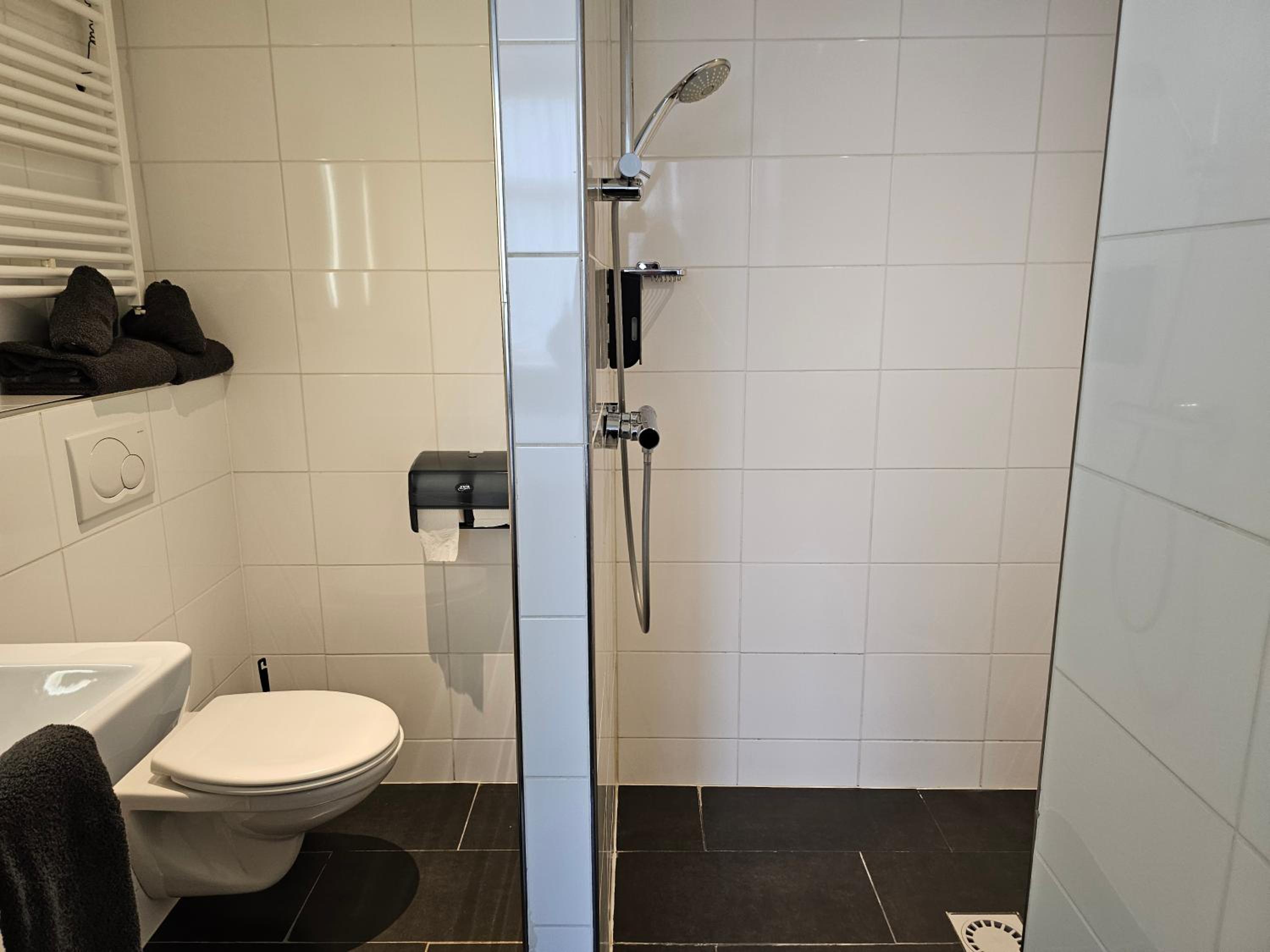 Deluxe Twin Room at The City Side with Elevator Access