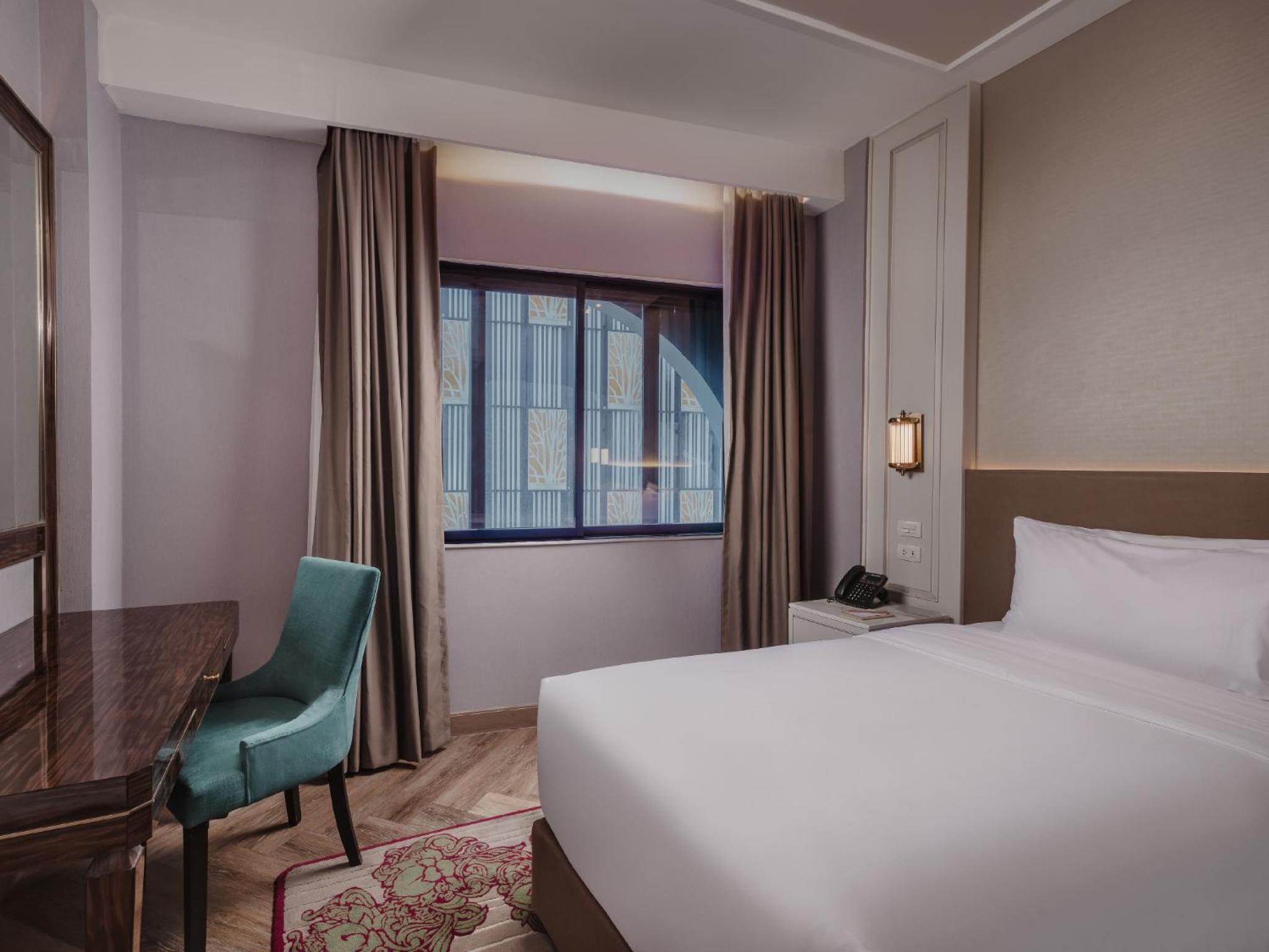 Superior King Room