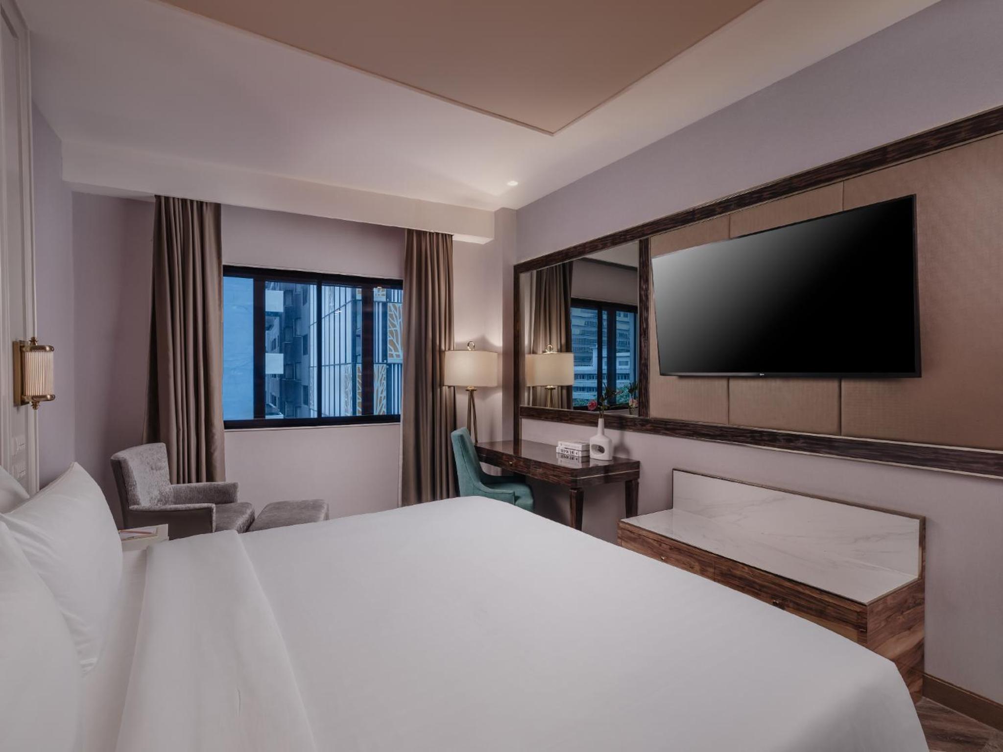 Superior King Room