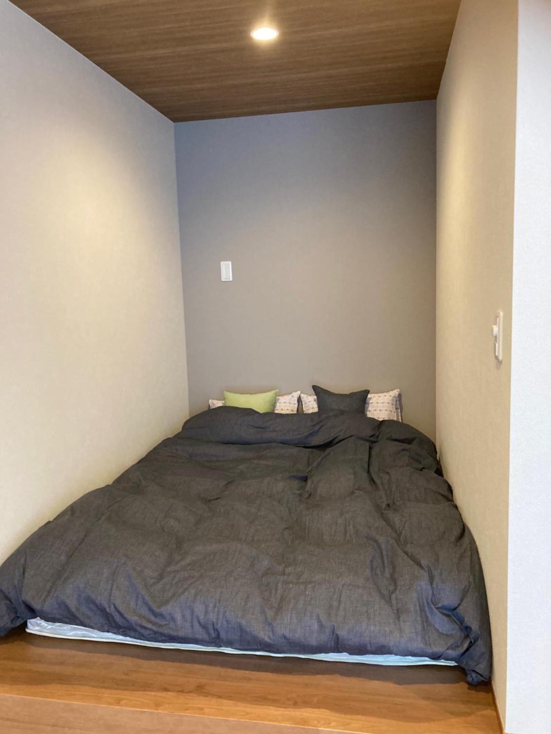 Apartment with Mountain View