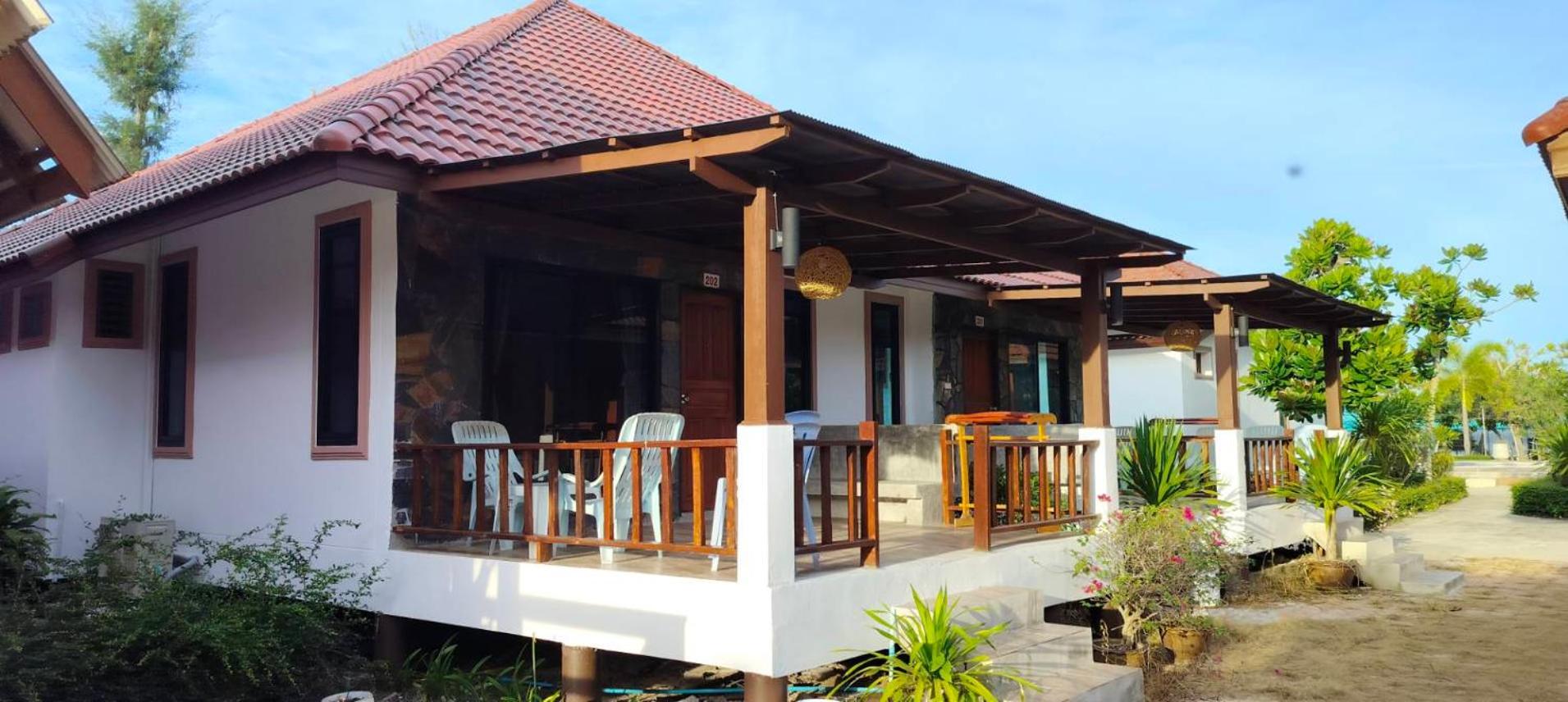 Bungalow with Garden View
