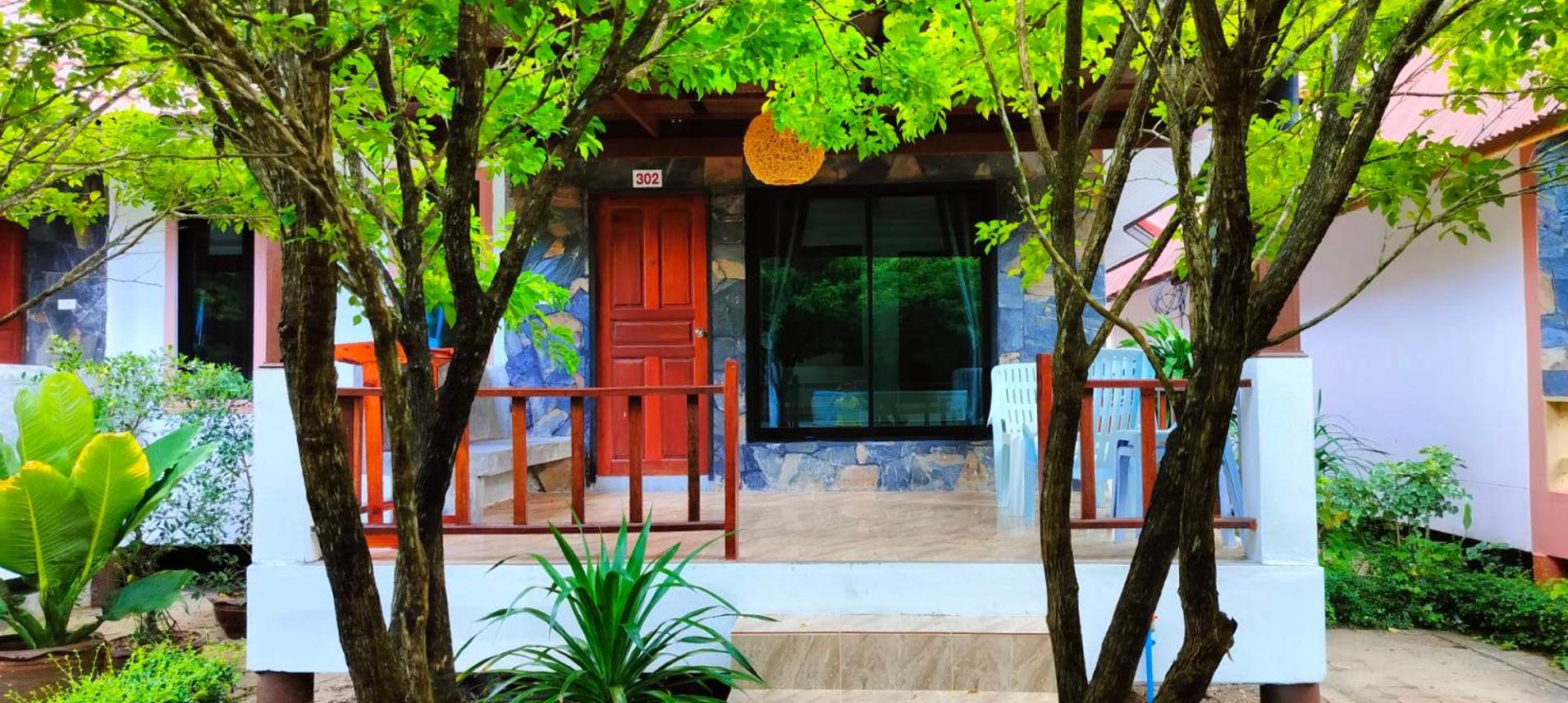 Bungalow with Garden View