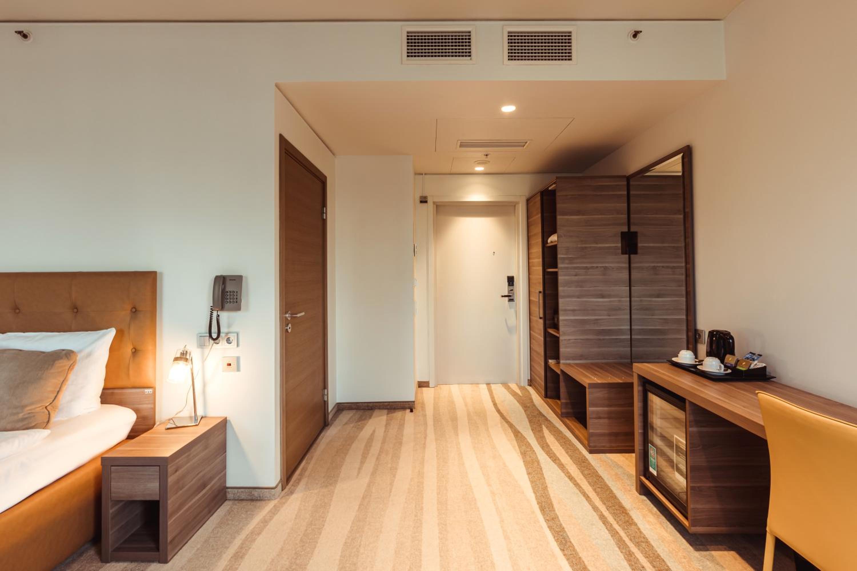 Standard Twin Room - Disability Access with Spa Access