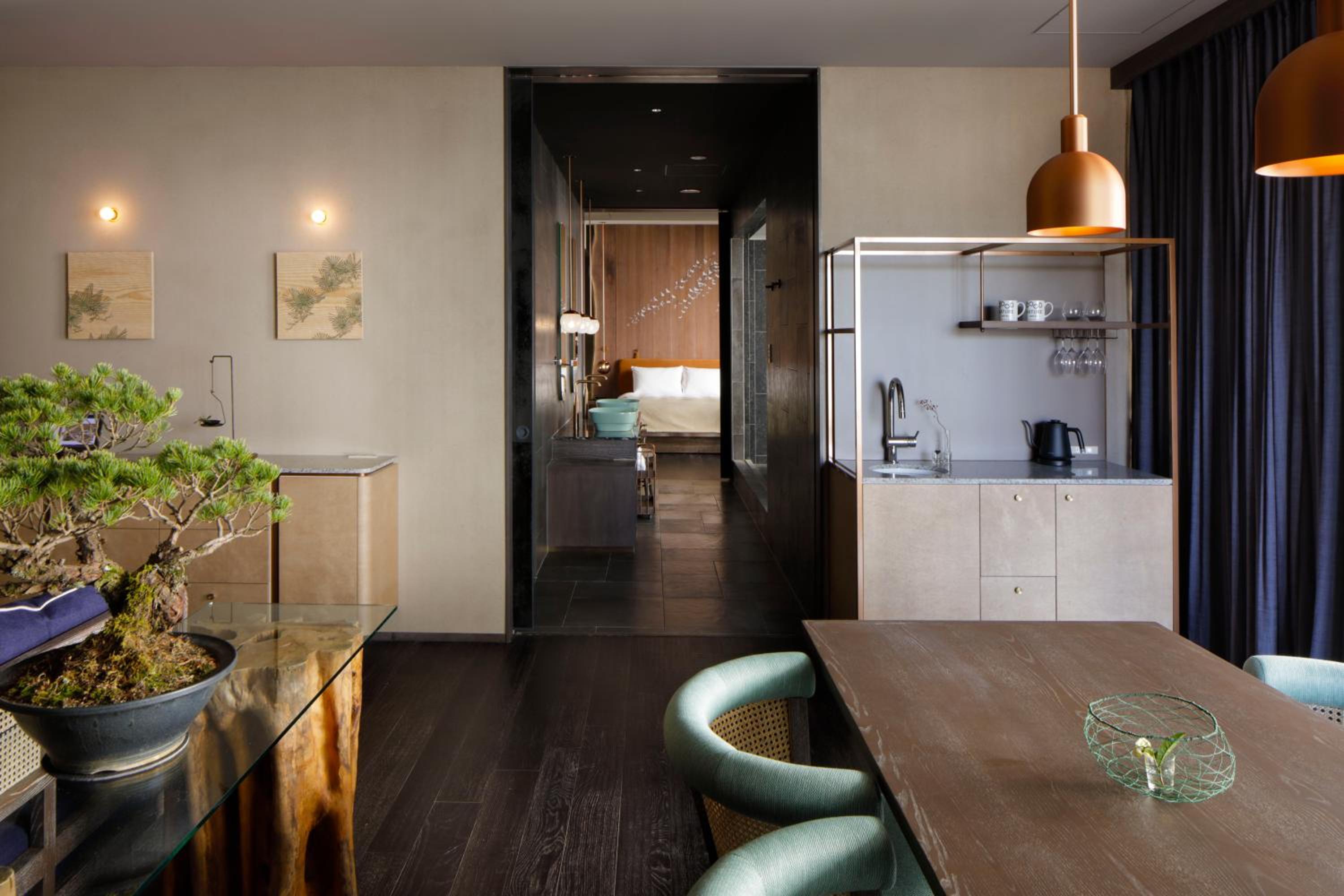 The Good Nature Suite with Lounge Access