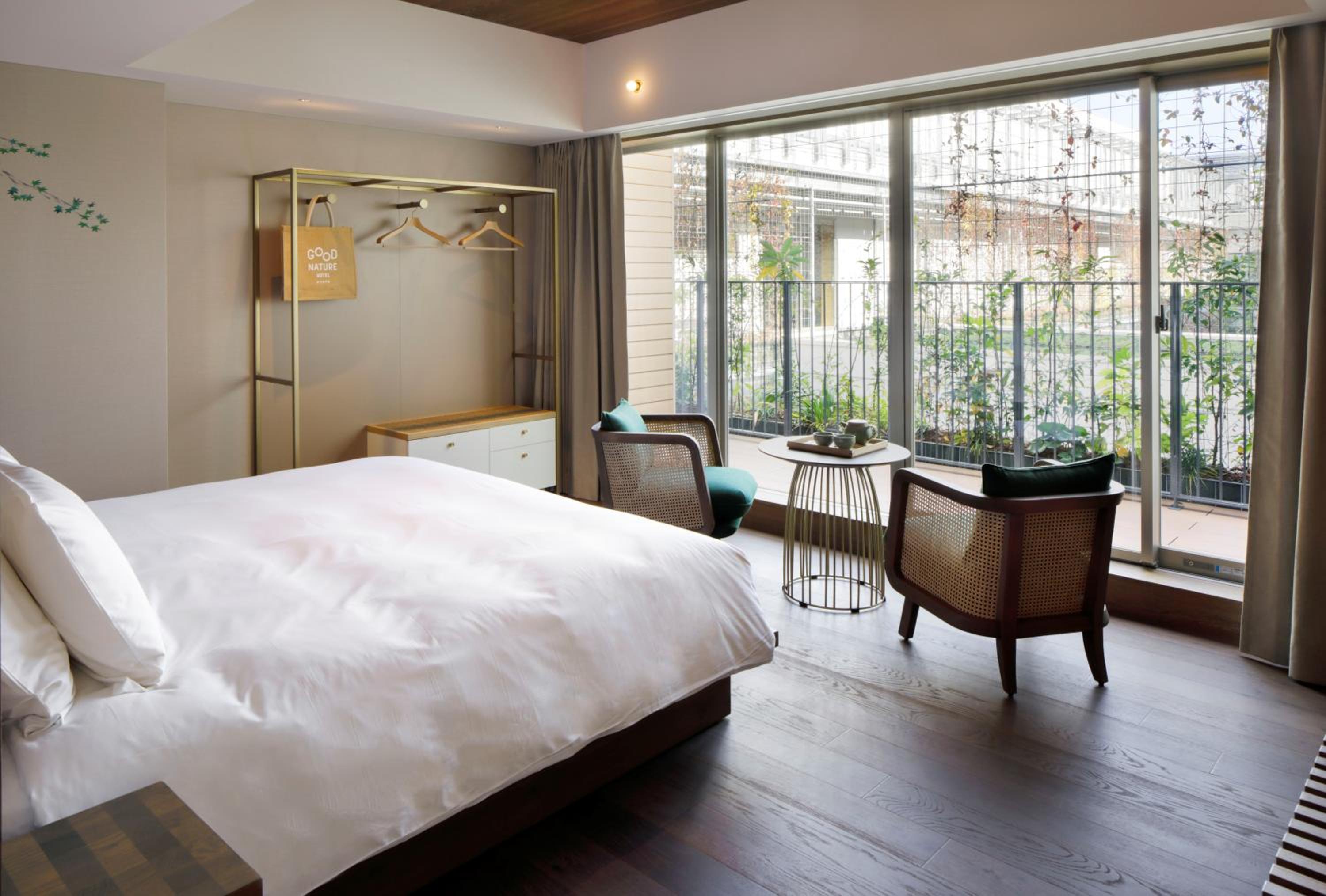 Double Room with Garden View and Terrace with Lounge Access