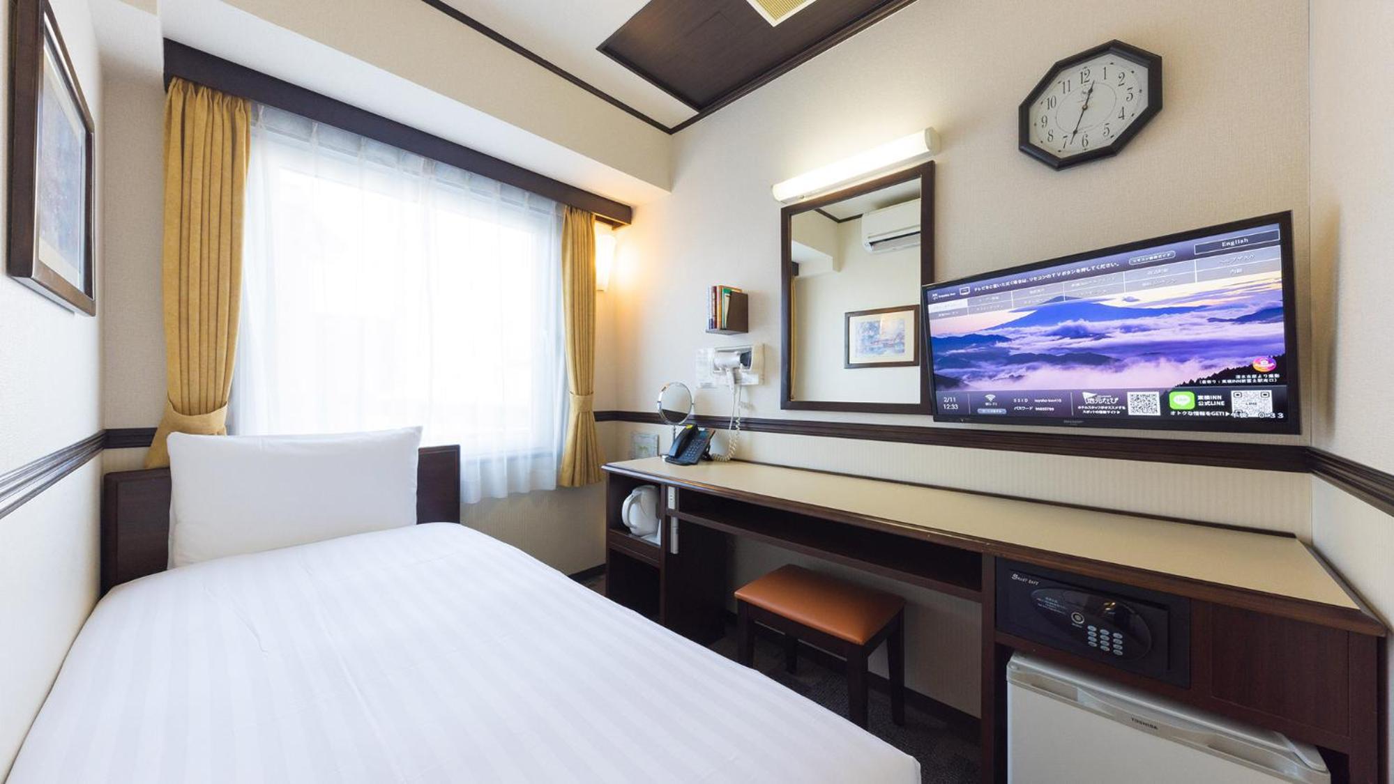 Standard Twin Room with a Shower & Bath Room between Beds - Non-Smoking