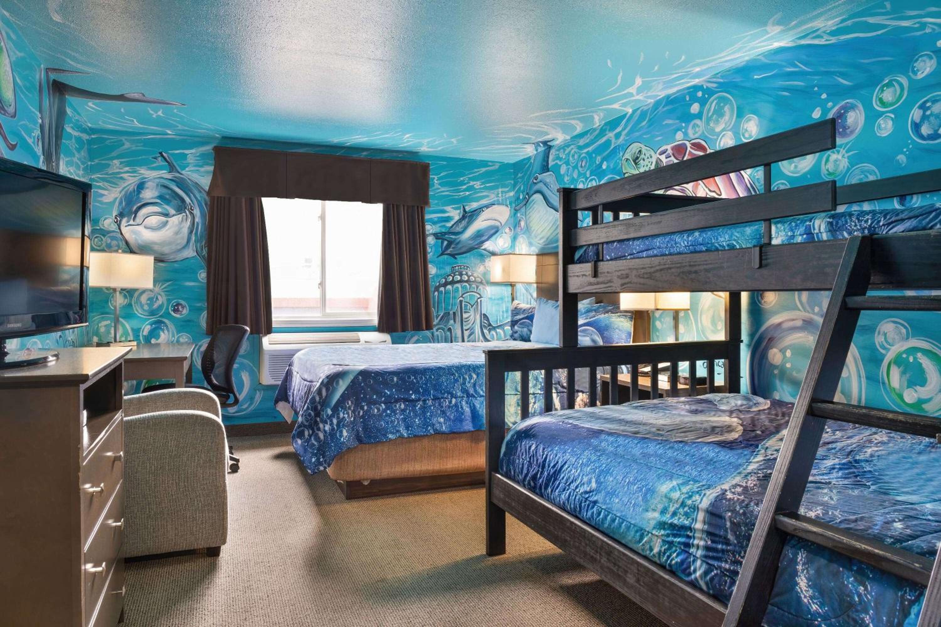 1 Queen Bed, Bunk Bed, Non-Smoking