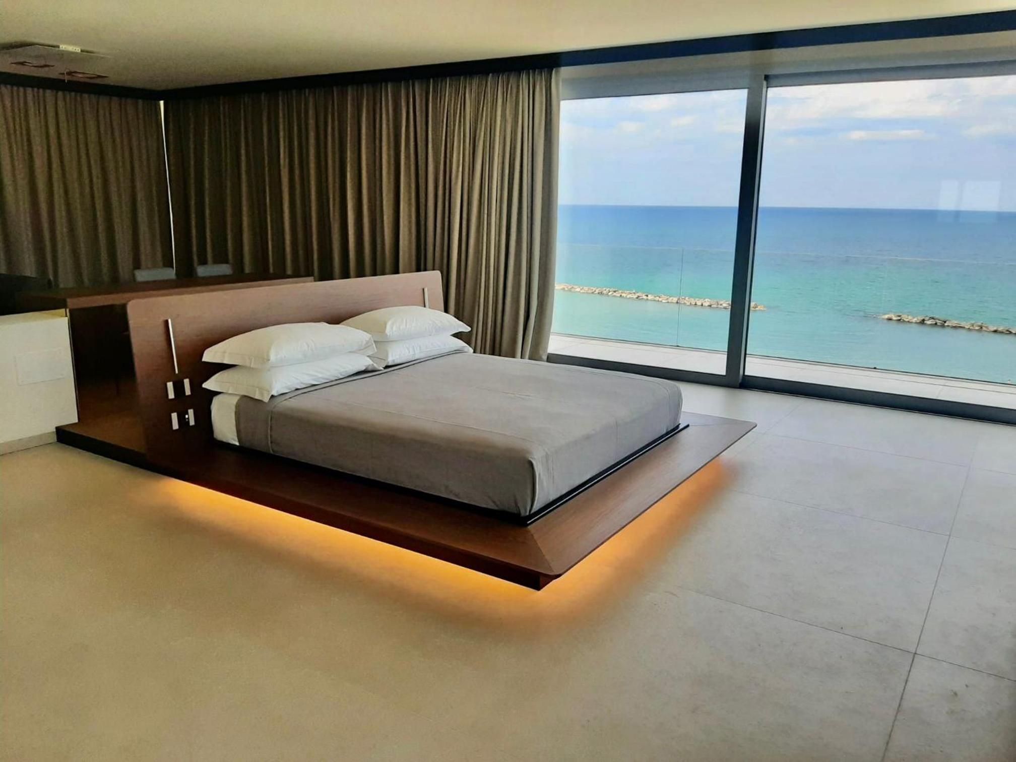 Deluxe Suite with Sea View