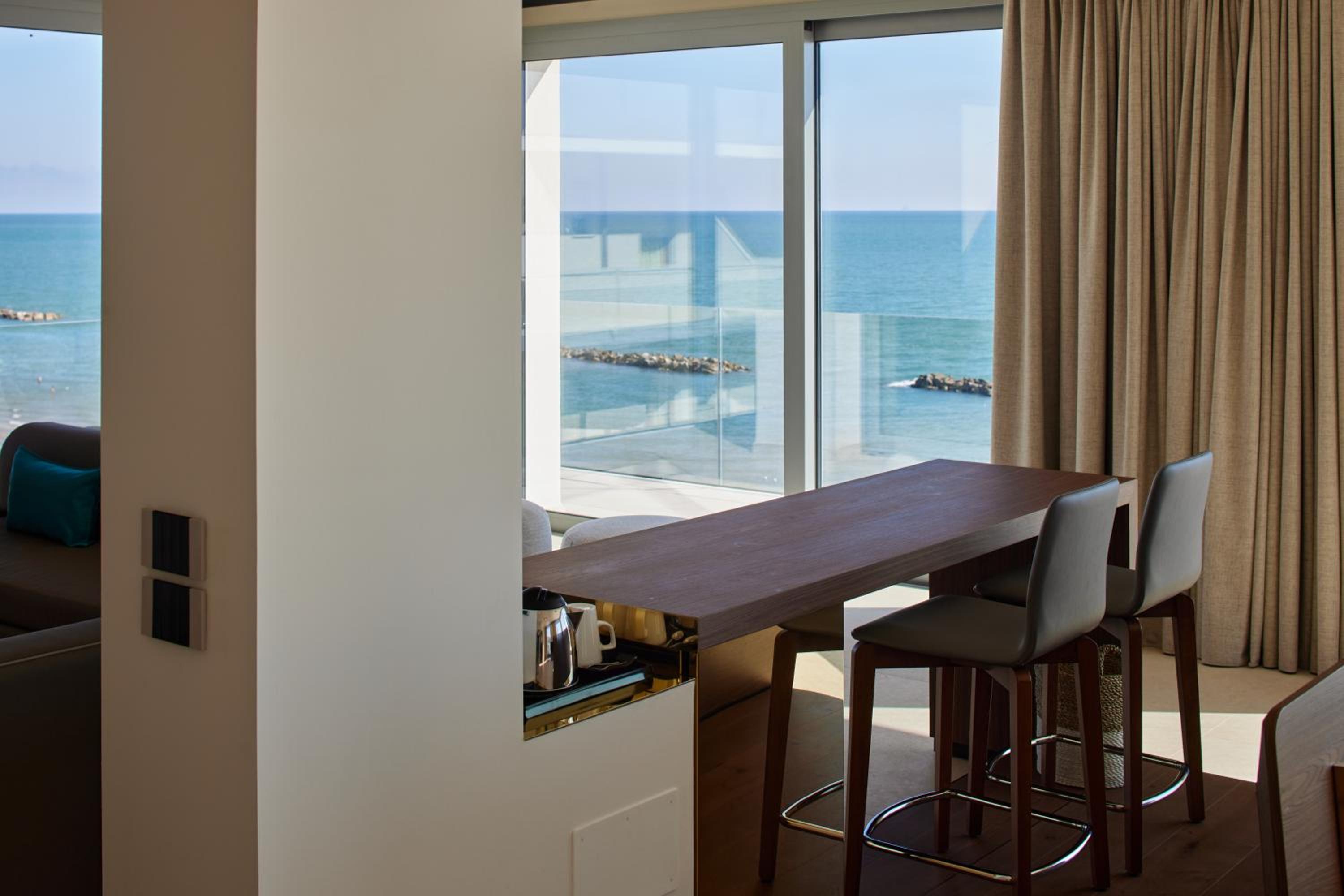 Deluxe Suite with Sea View