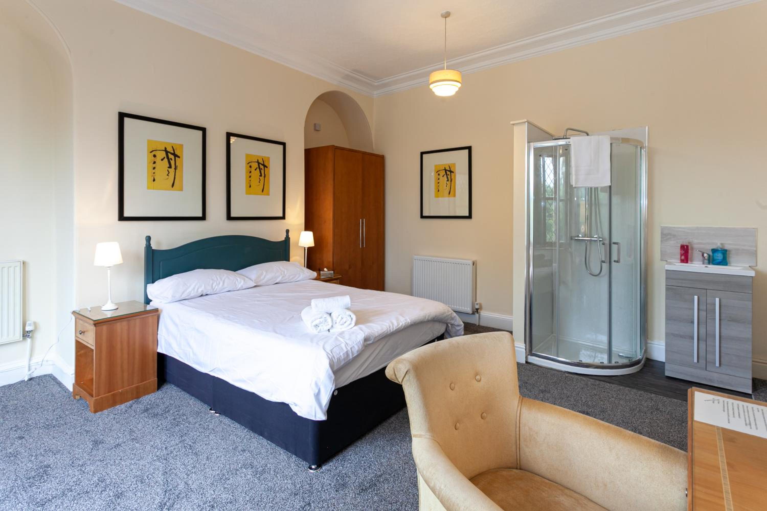 Deluxe Double Room with Shower