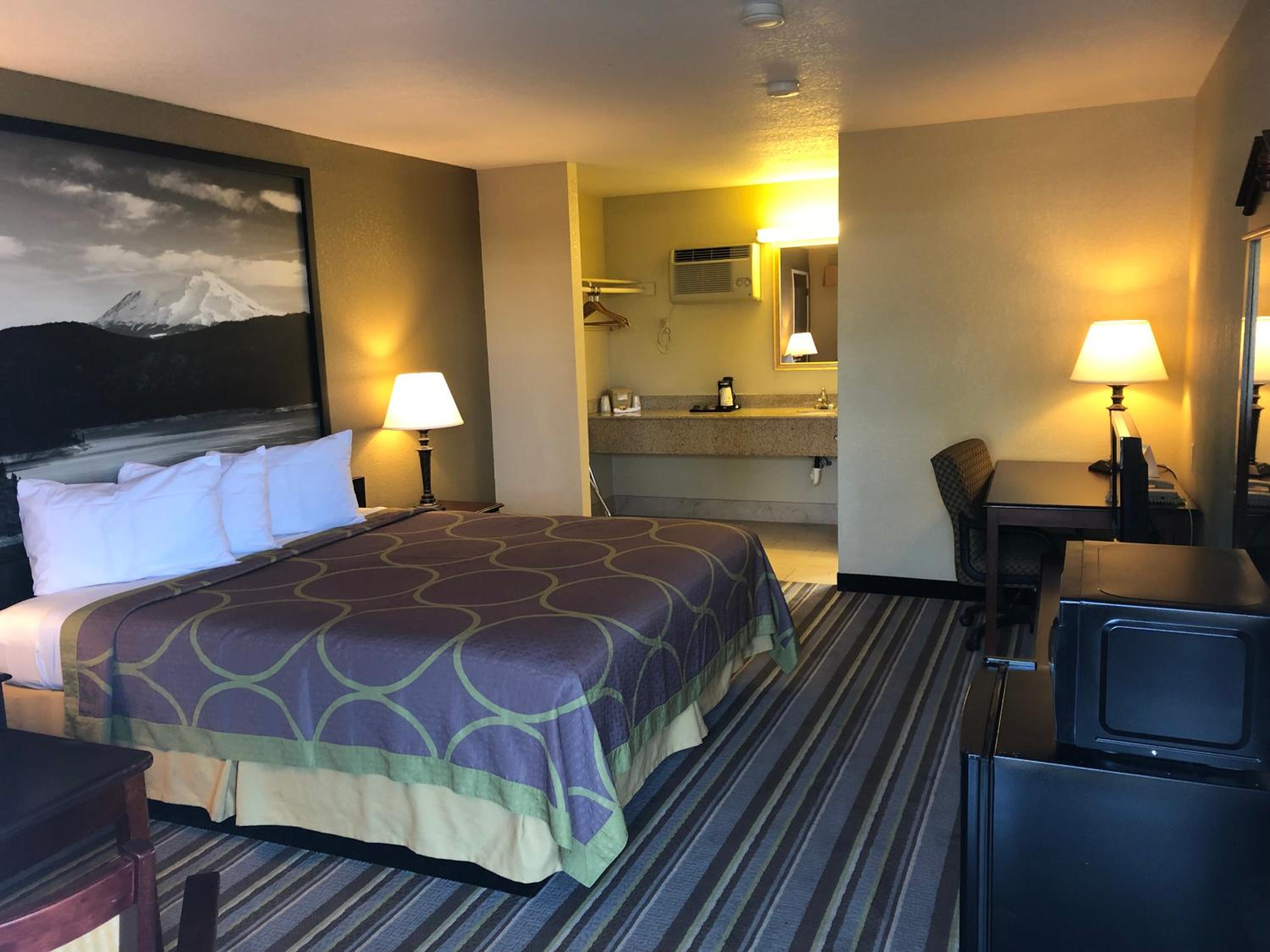 Queen Room - Non-Smoking