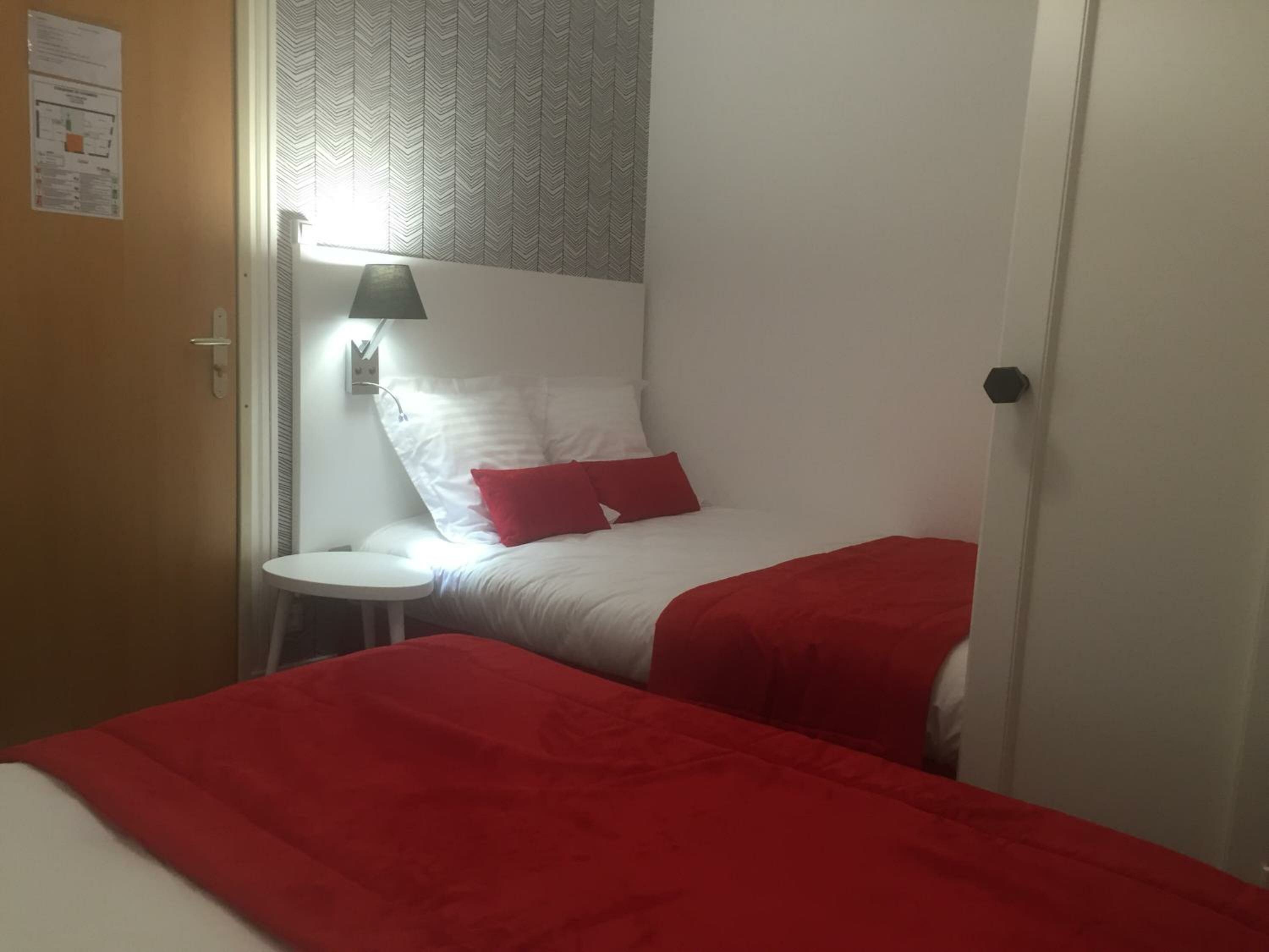 Family Room (4 Adults) 2 beds 140