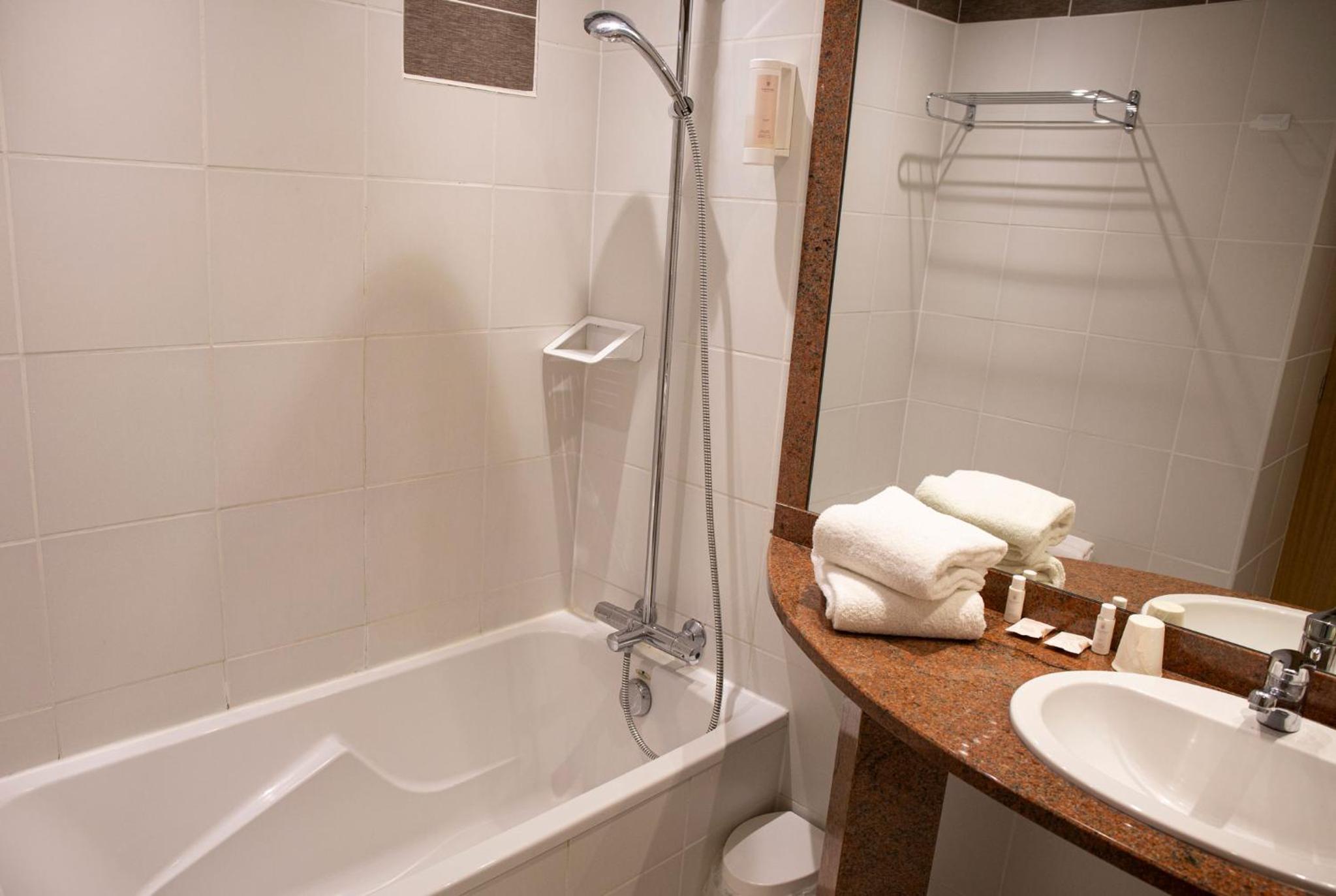 Room with Balcony - Lateral Sea View