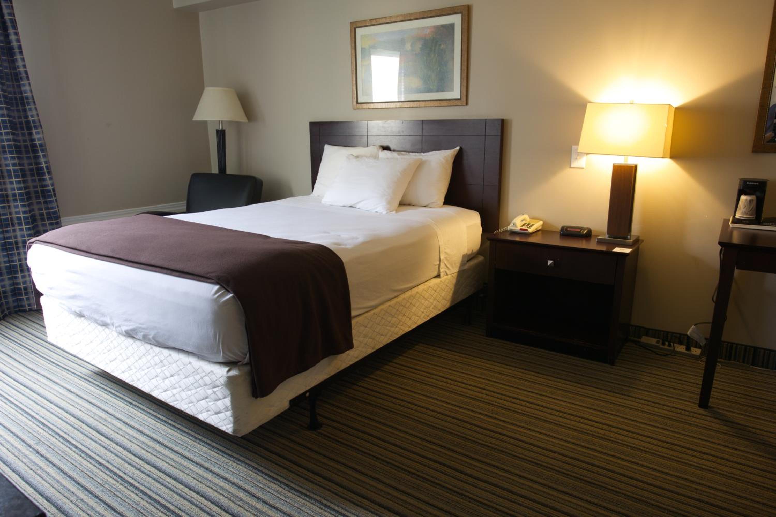 Queen Room - Mobility Accessible/Non-Smoking