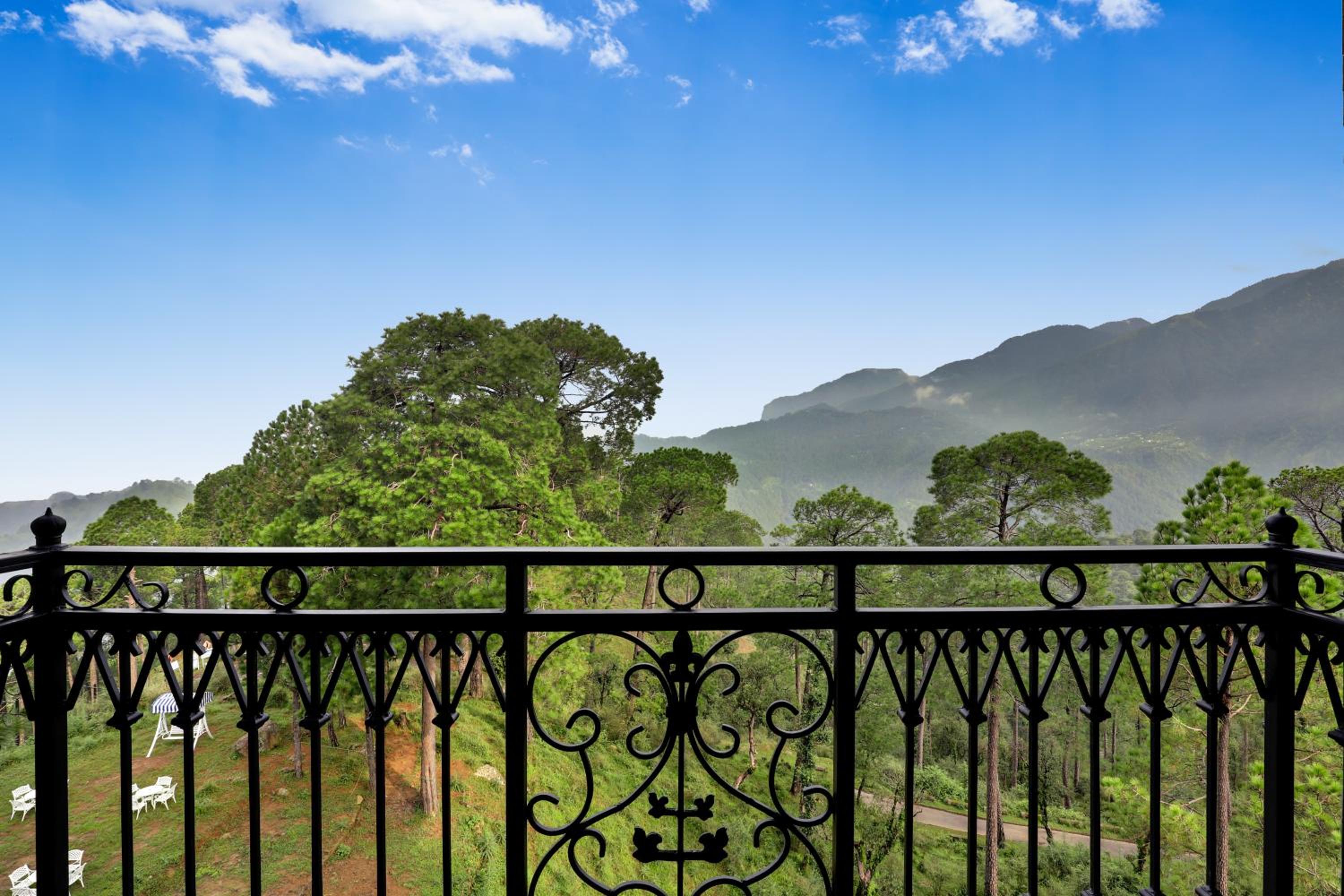 Superior King Room (30% Off on Laundry service for upto 8 clothing item,Complimentary Welcome Drink on arrival and 15% off on 1 session of 60 mins Massage)