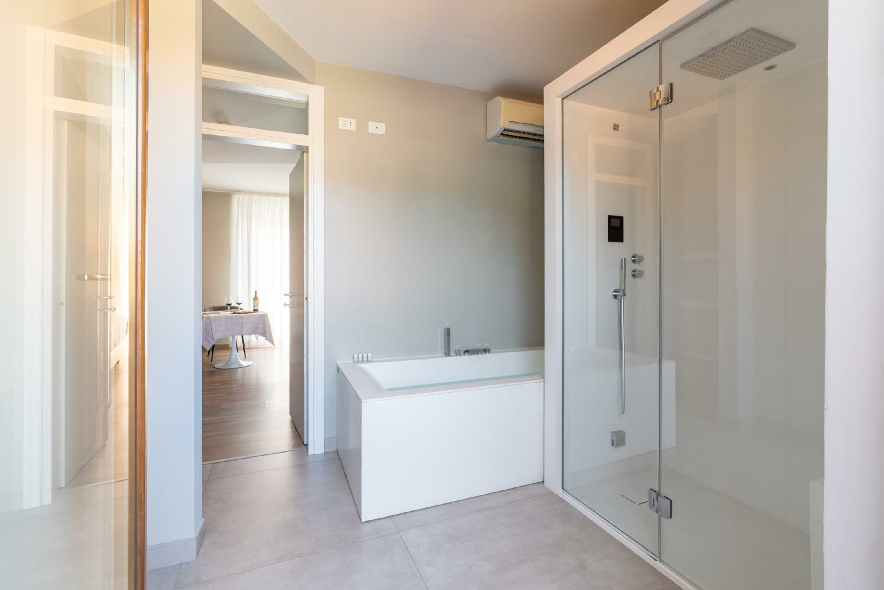 King Room with Spa Bath