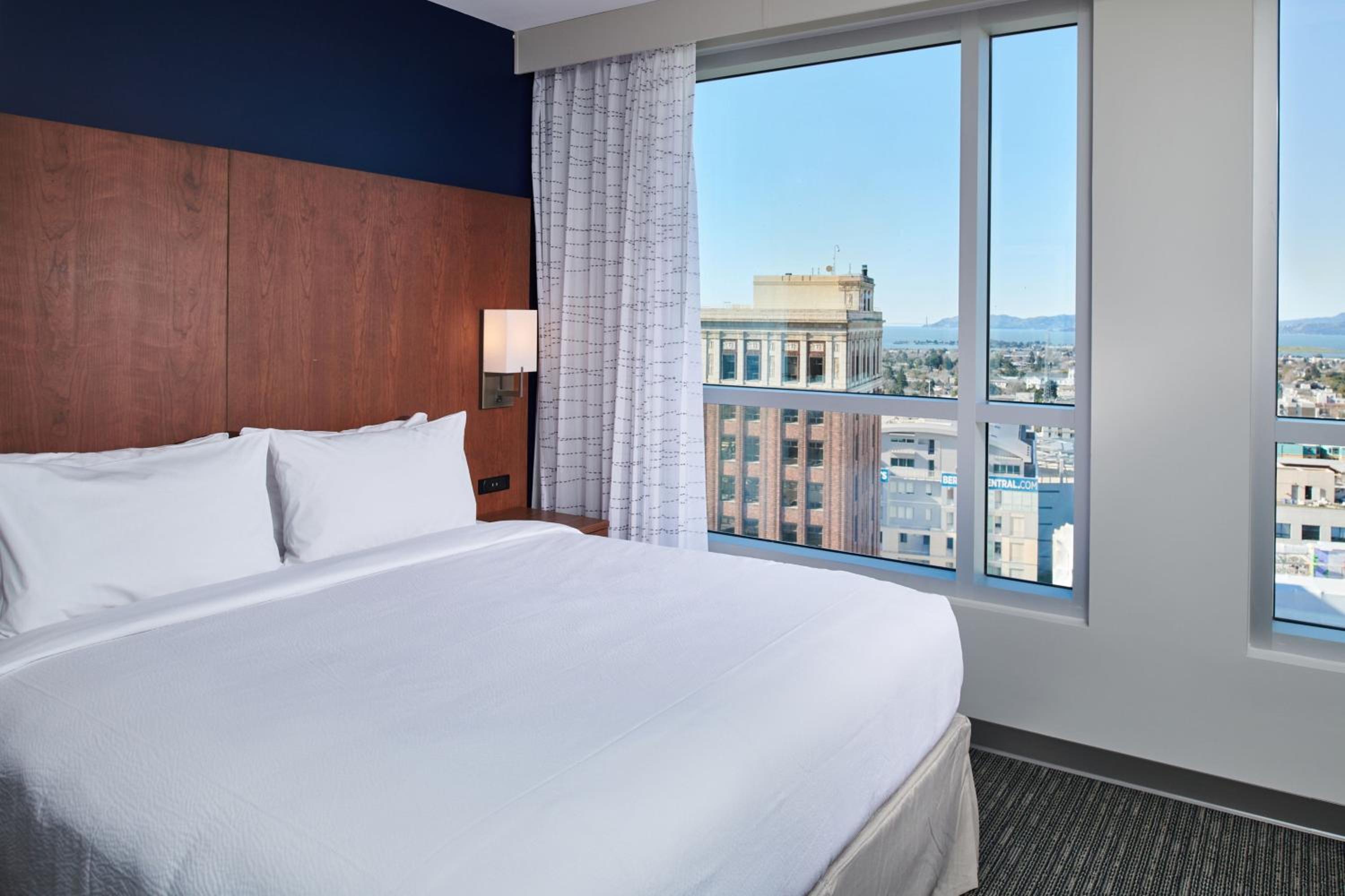 1 Bedroom Suite with 1 King Bed, Sofa bed, Bay View