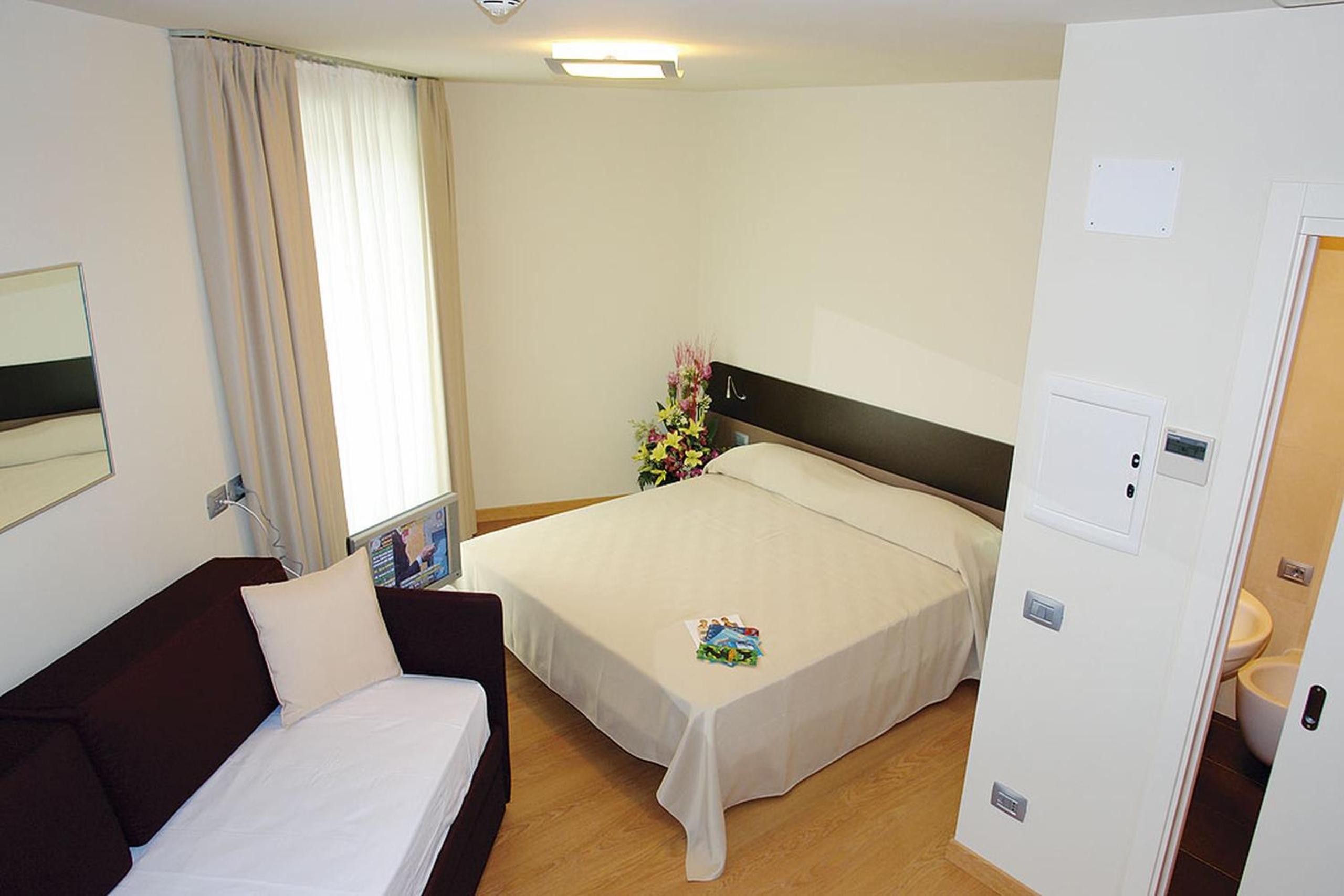 Family Room (3 Adults)