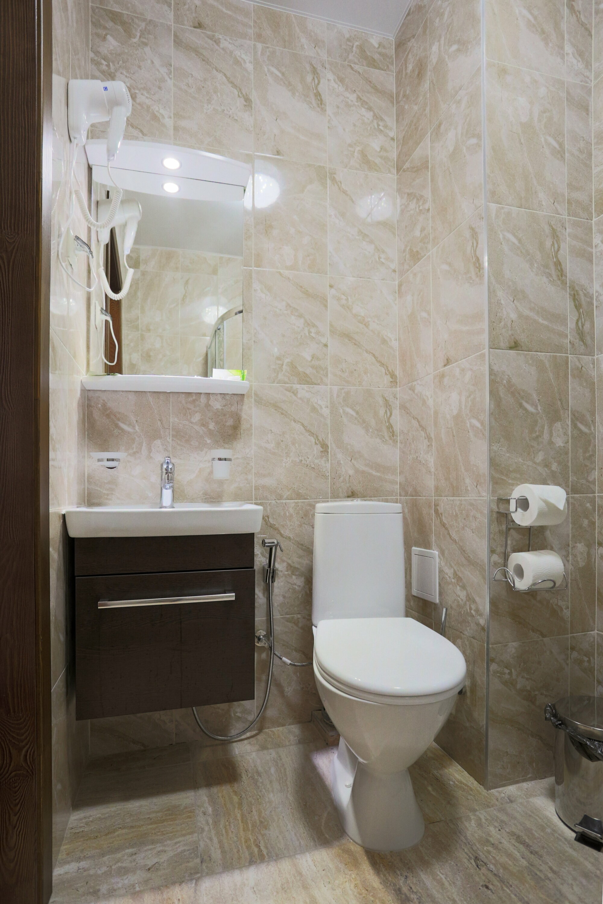 Трехместный номер «Комфорт» с душем