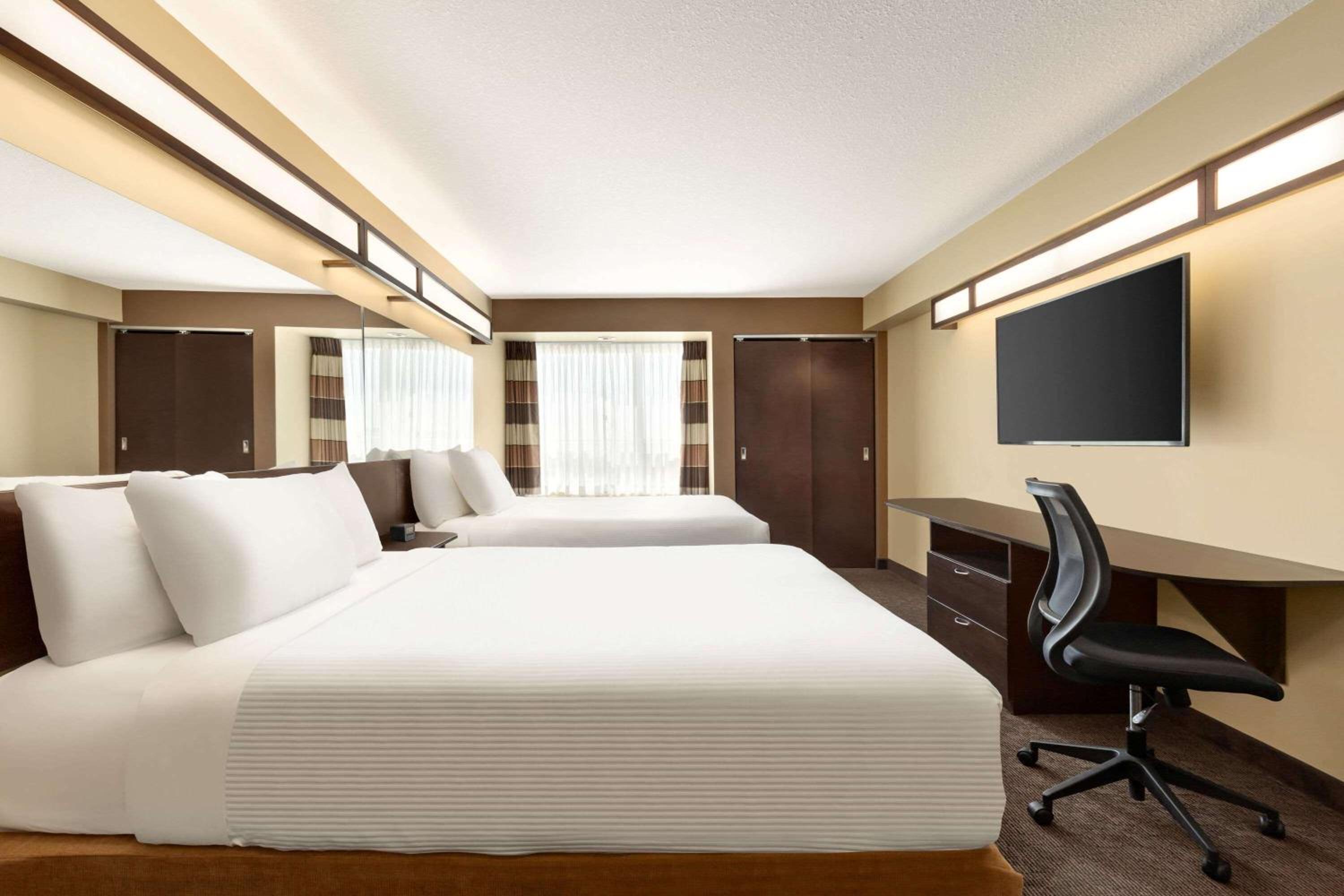 Business Queen Room with Two Queen Beds - Non-Smoking