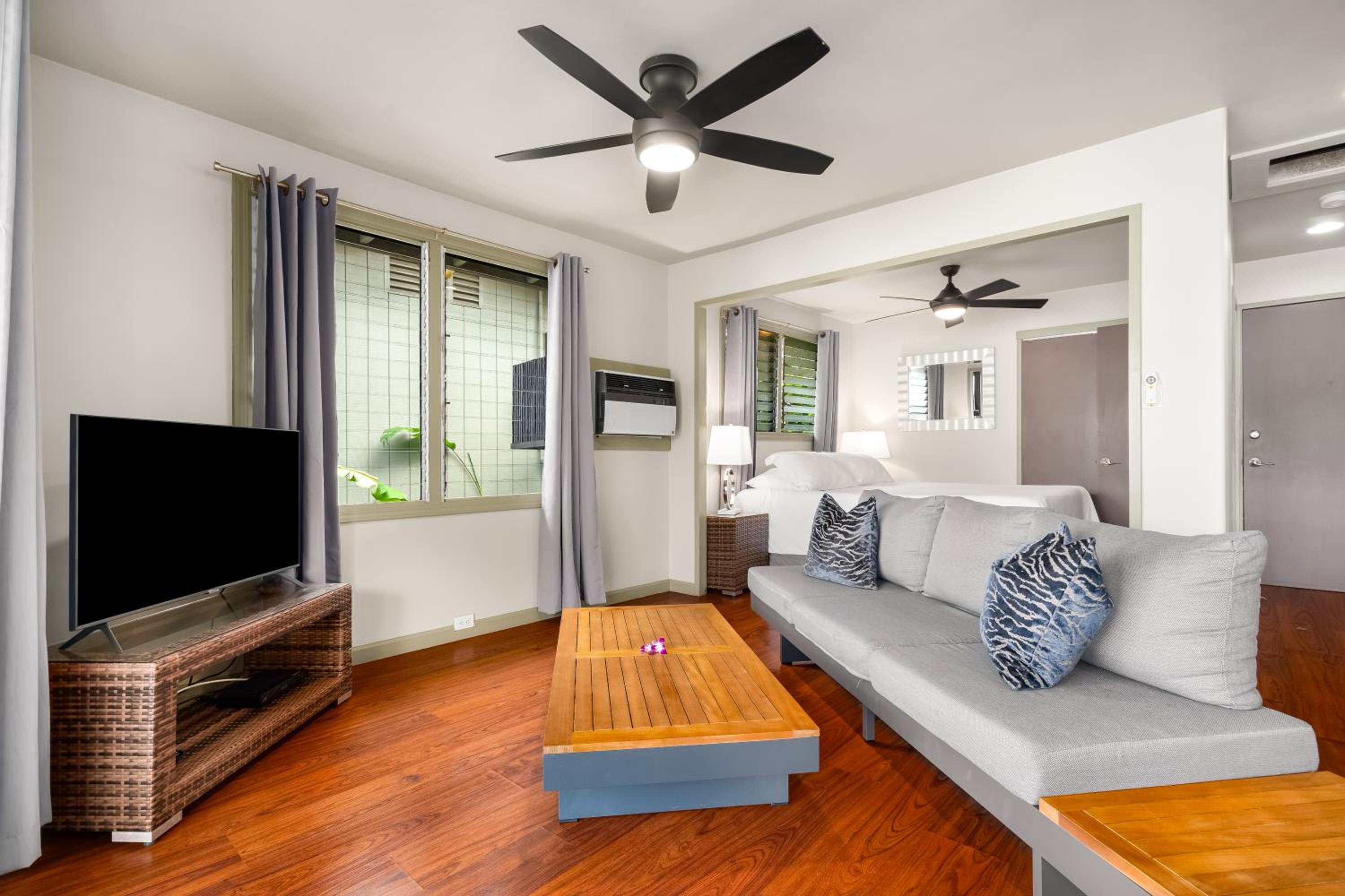 One-Bedroom Cottage - Water Front