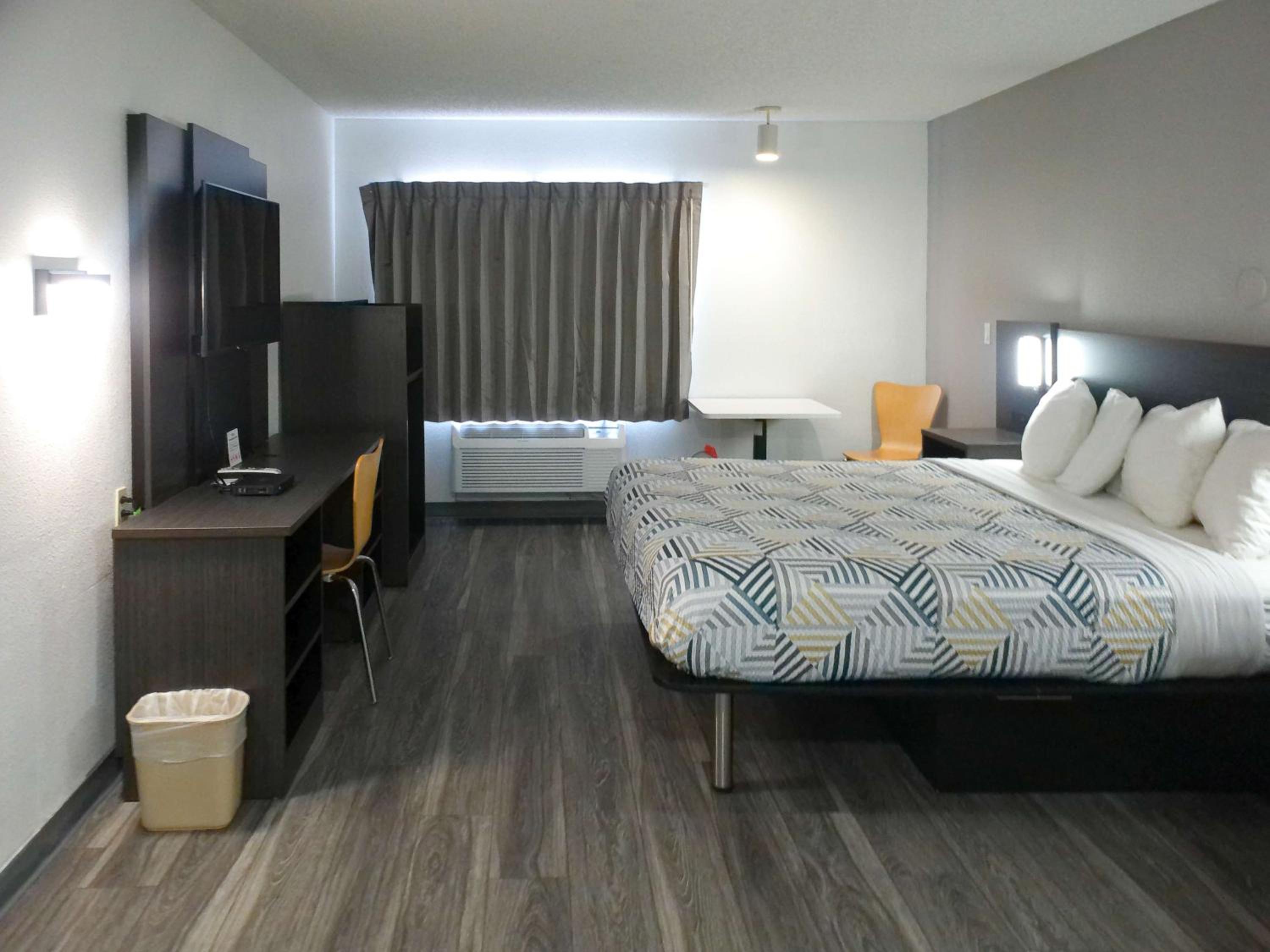 Queen Room - Disability Access - Non-Smoking