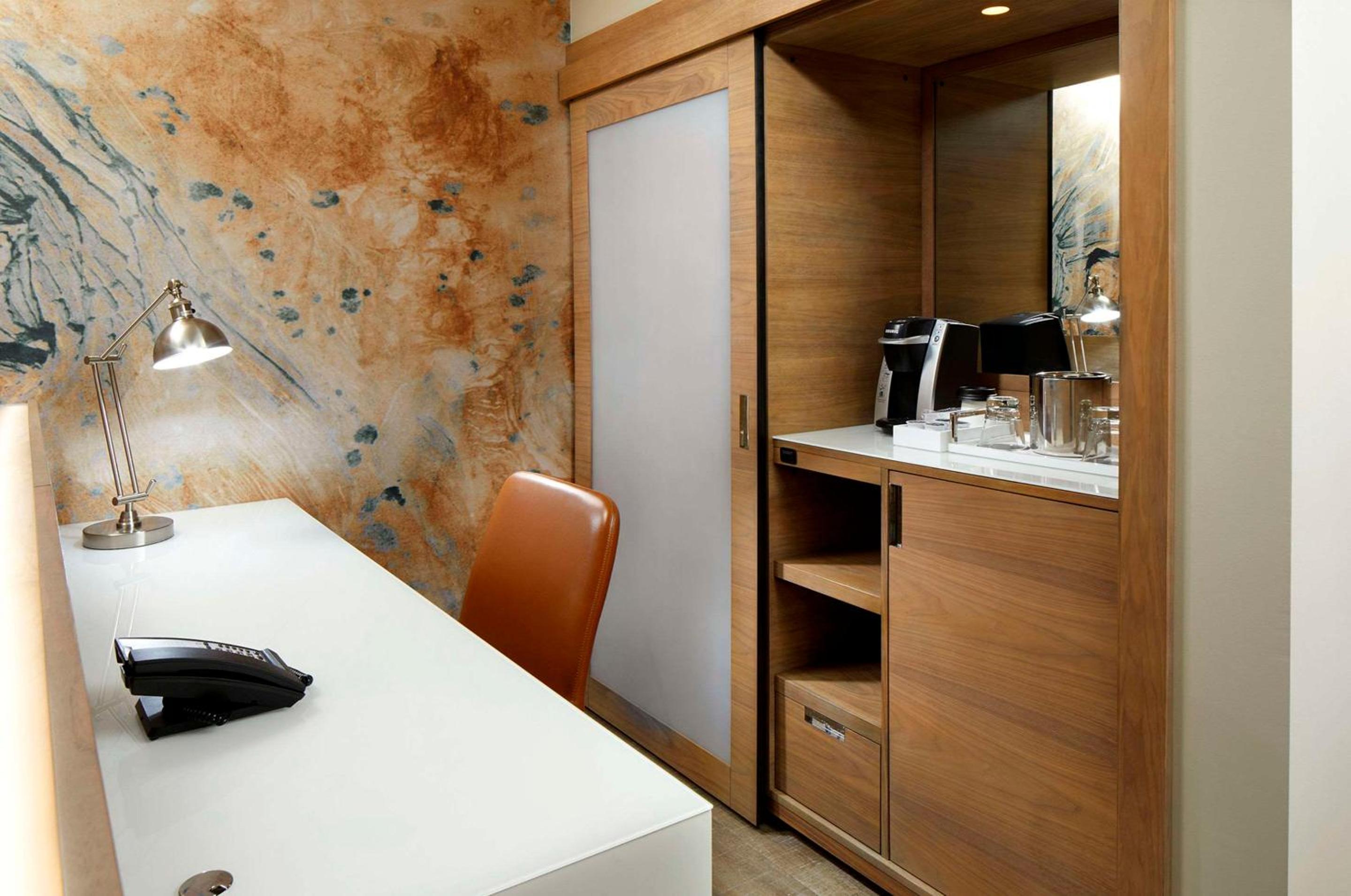 King Room - Non-Smoking