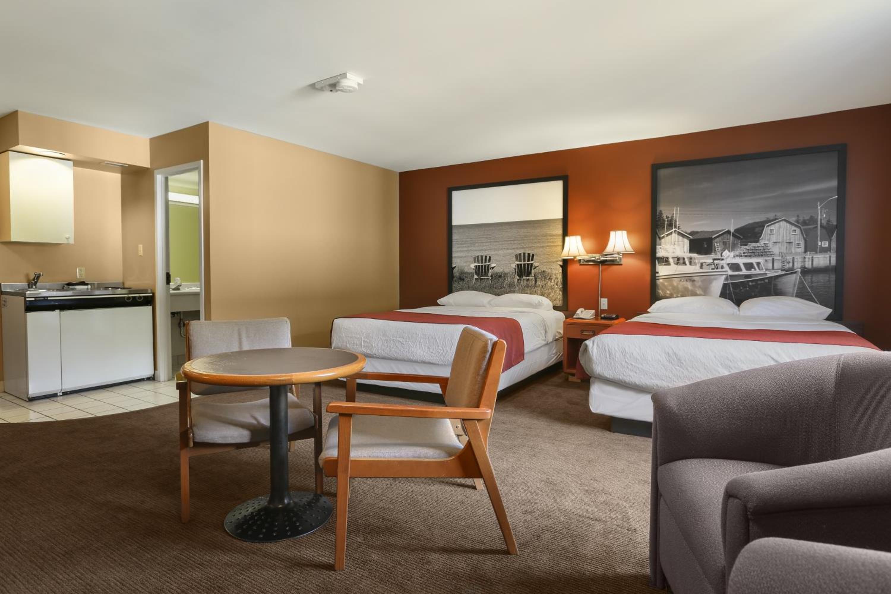 Deluxe Studio Suite with Two Queen Beds - Non-Smoking