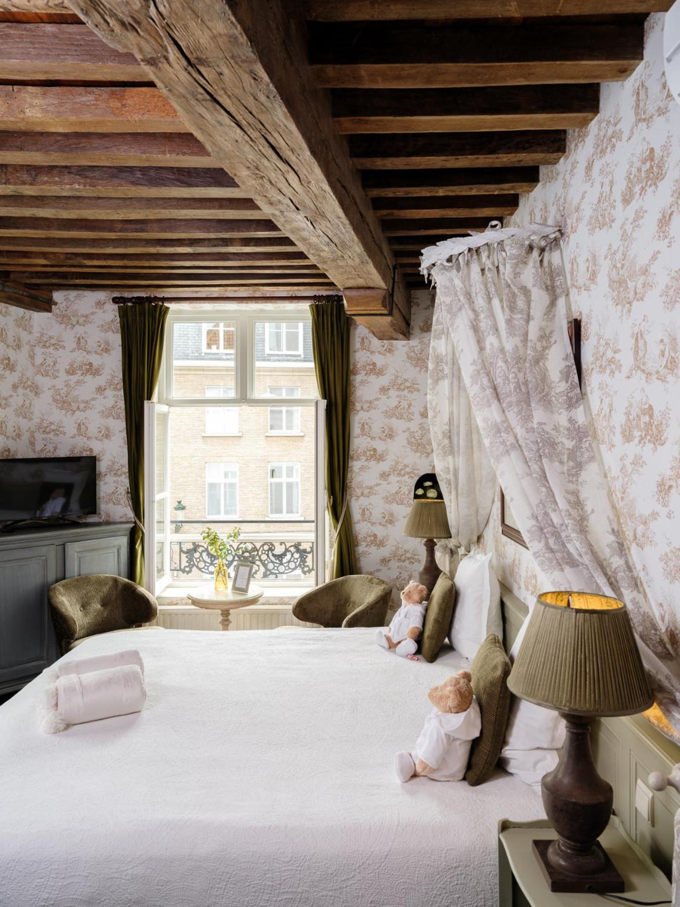 Deluxe with Canal View