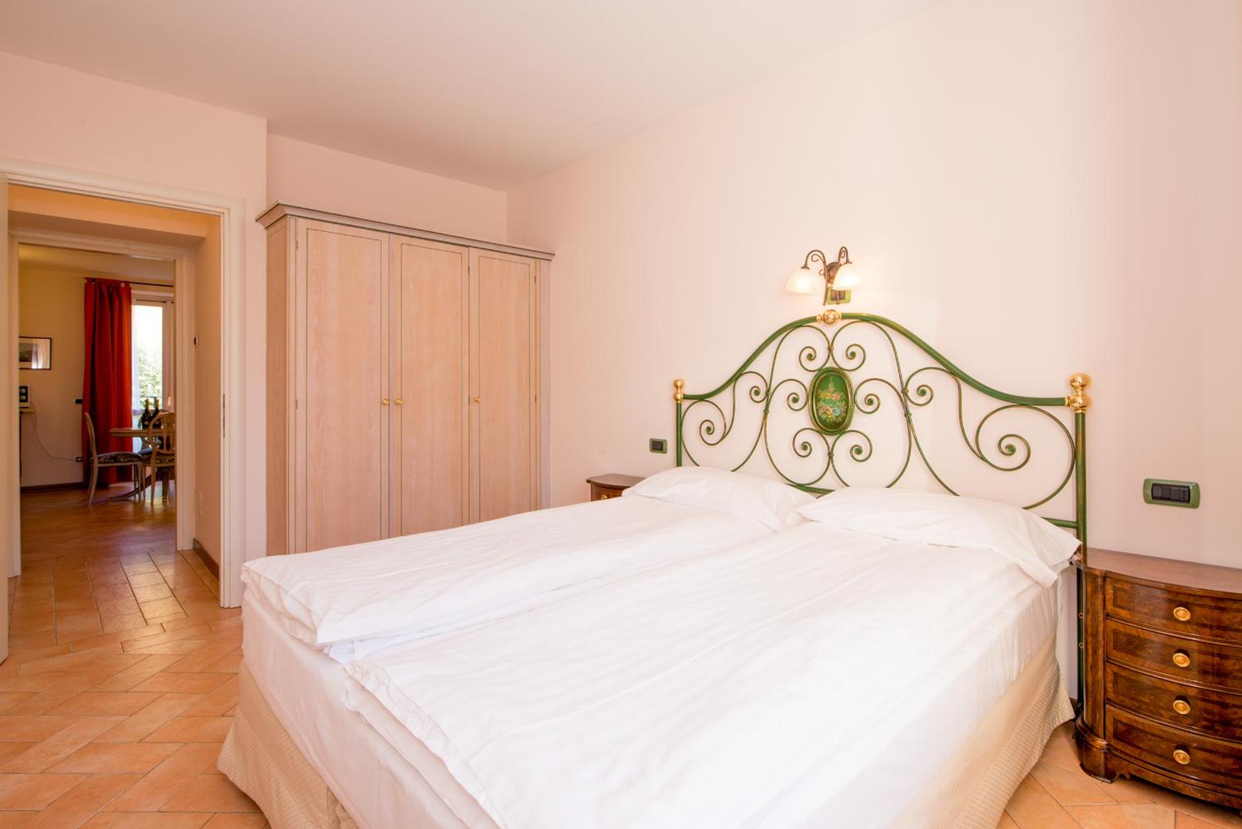 Large One-Bedroom Apartment