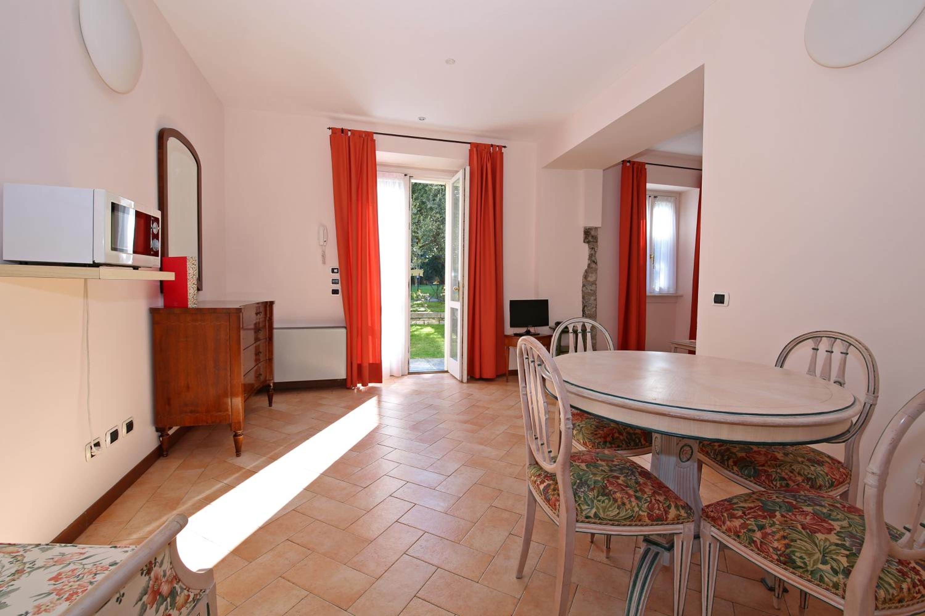 Large One-Bedroom Apartment