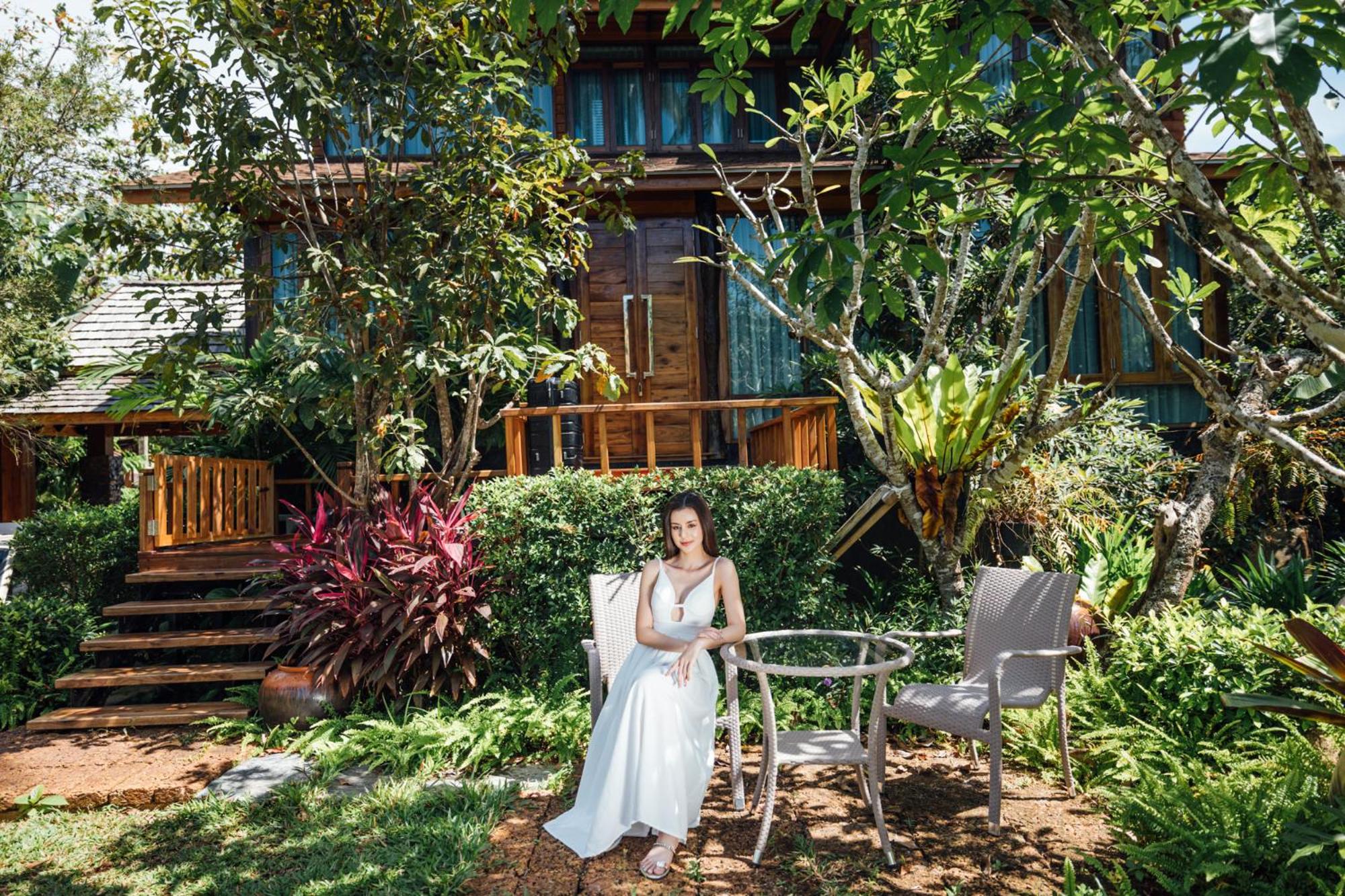 Family Room With Garden View