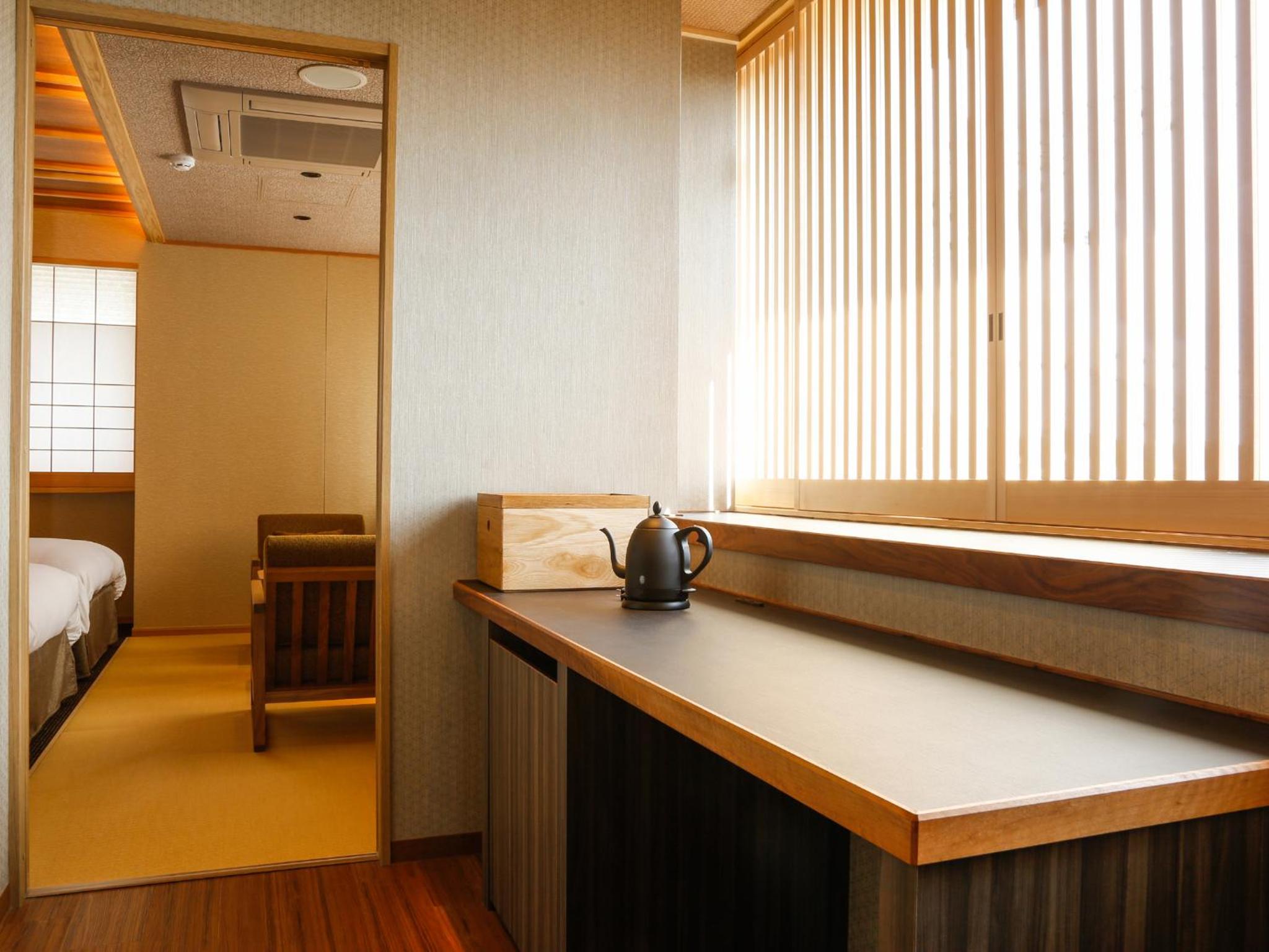 Moderate Corner Twin Room B - Non-Smoking (3rd Floor)