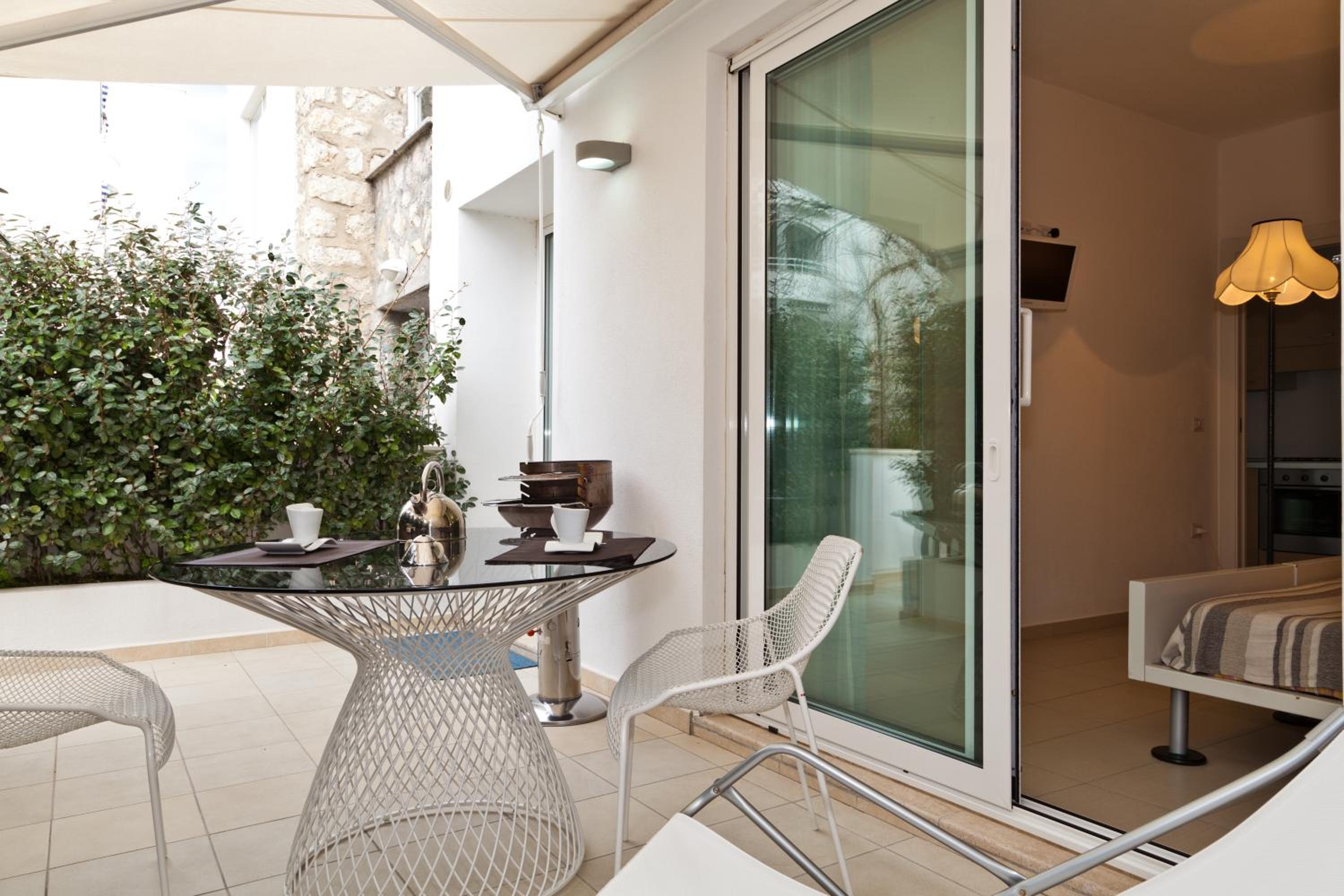 One-Bedroom Apartment (3 Adults)