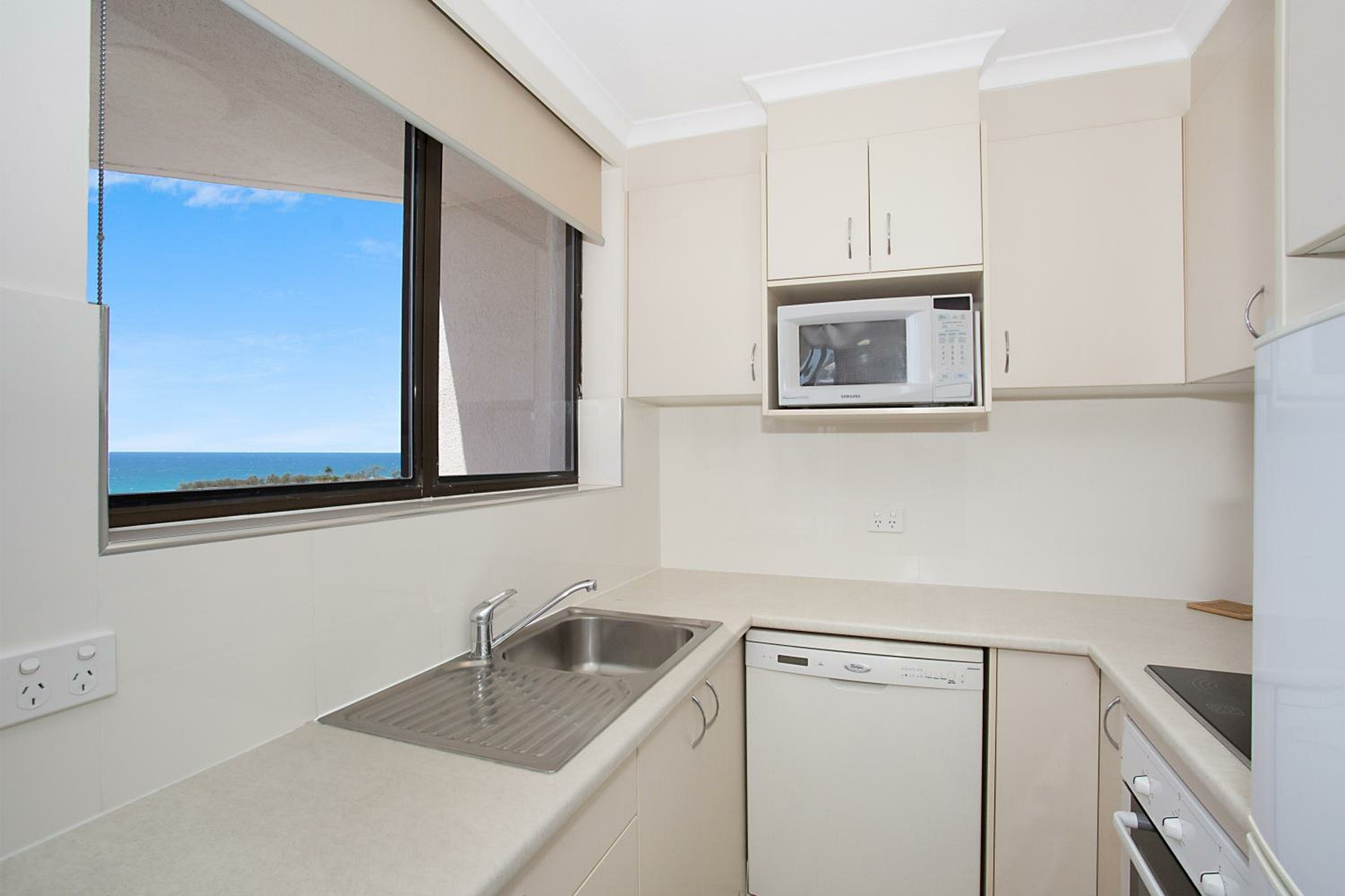 One Bedroom Budget Apartment with Balcony and Ocean View