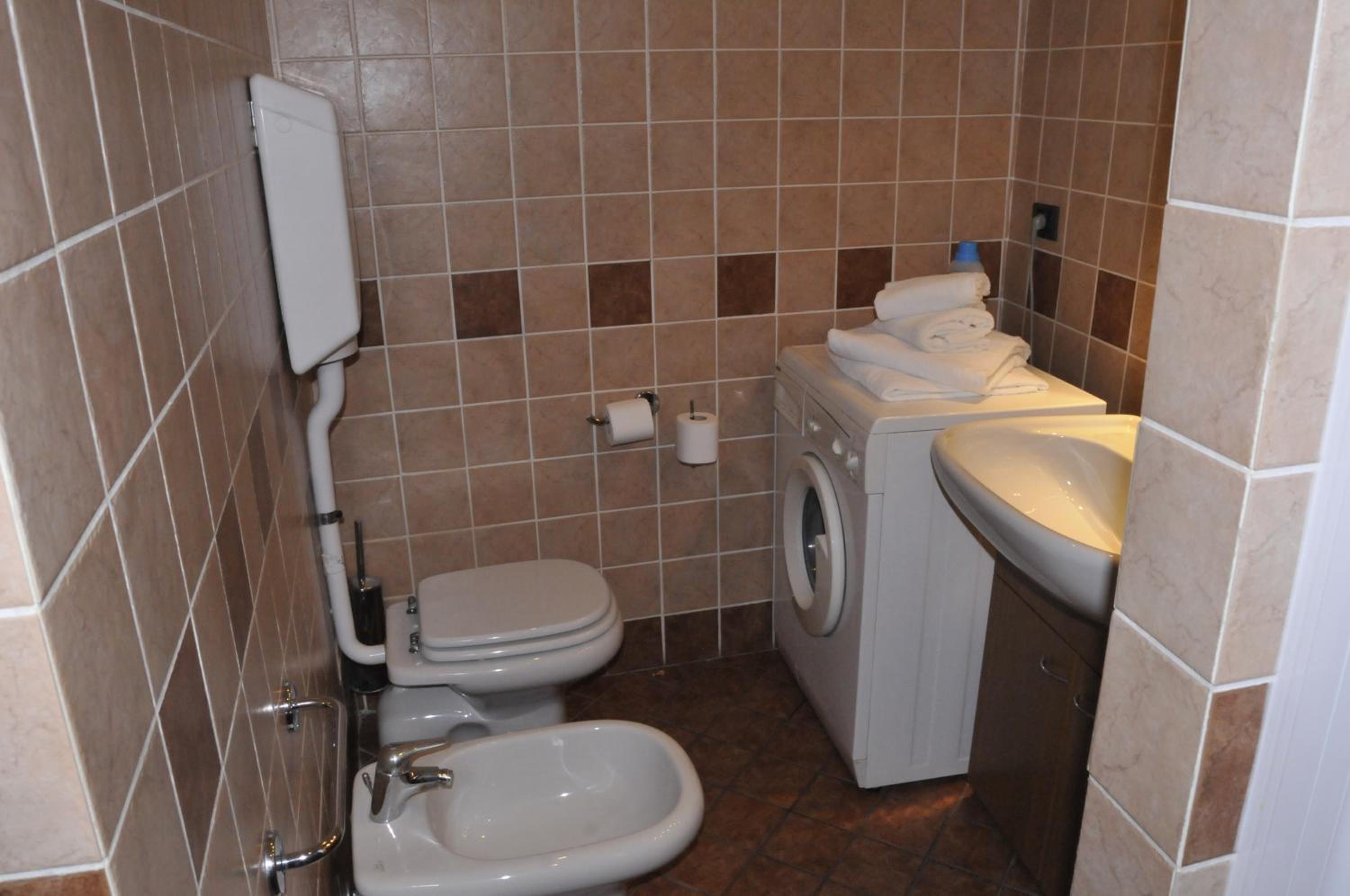 Superior One-Bedroom Apartment (2 Adults)