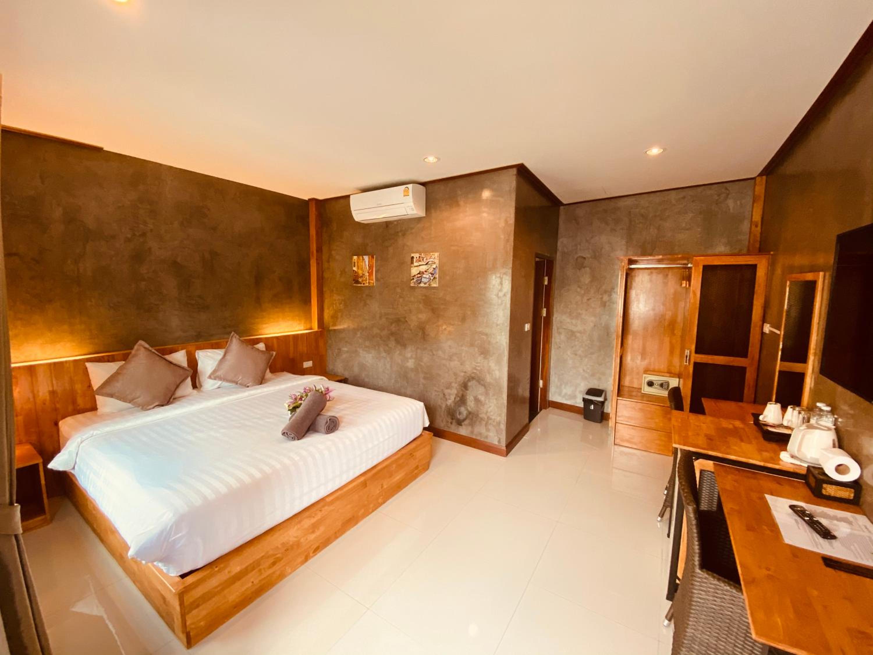 Deluxe Double Room, Pool Access