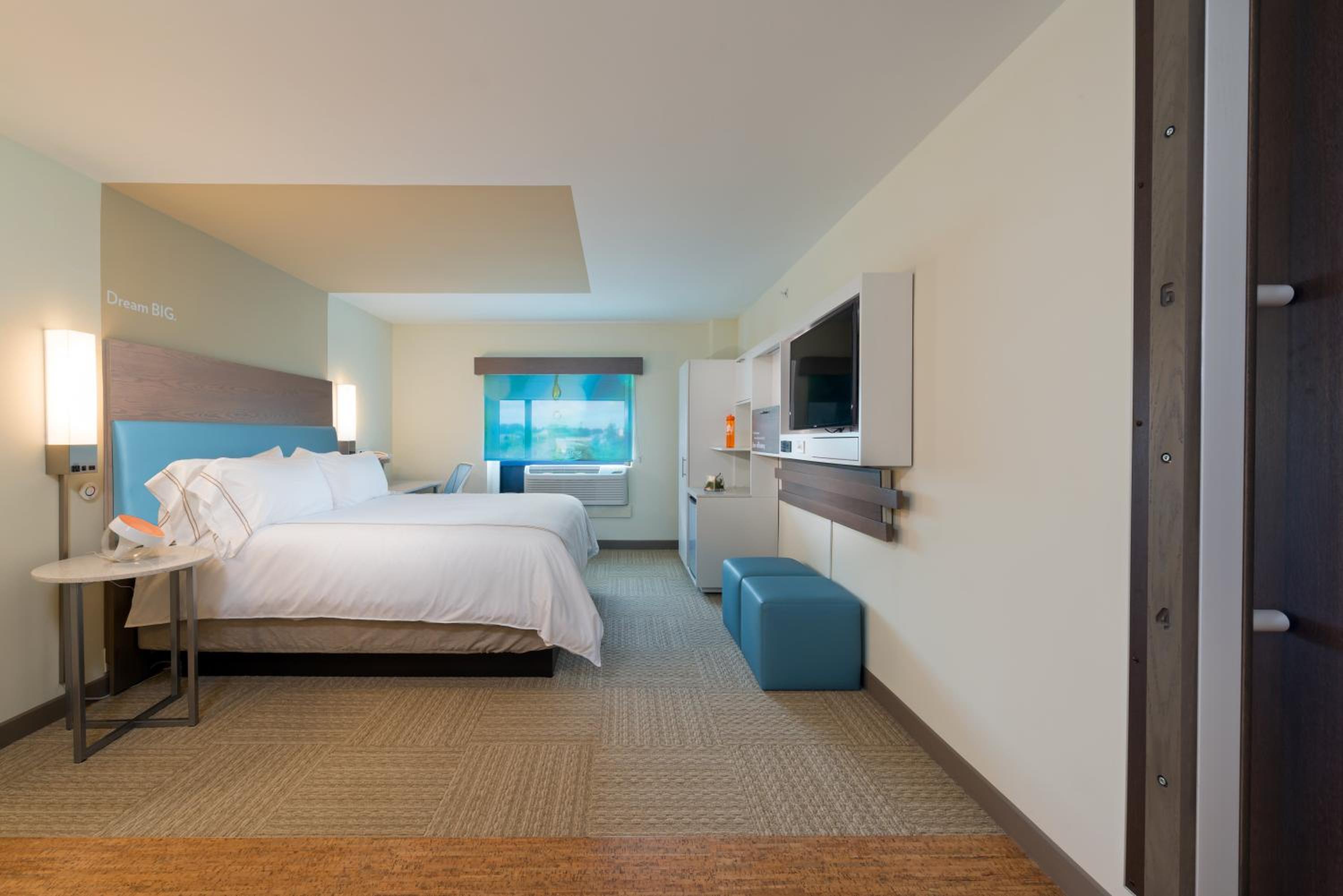 King Suite with Roll-In Shower - Mobility Accessible 