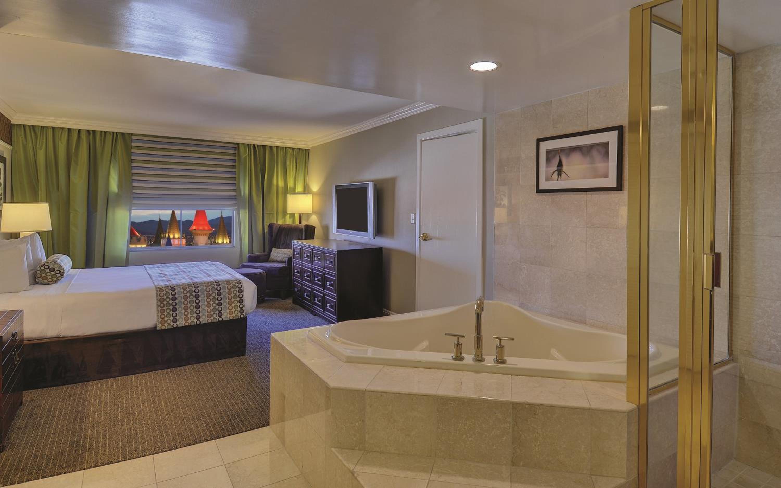 Newly Renovated Resort Luxury Suite