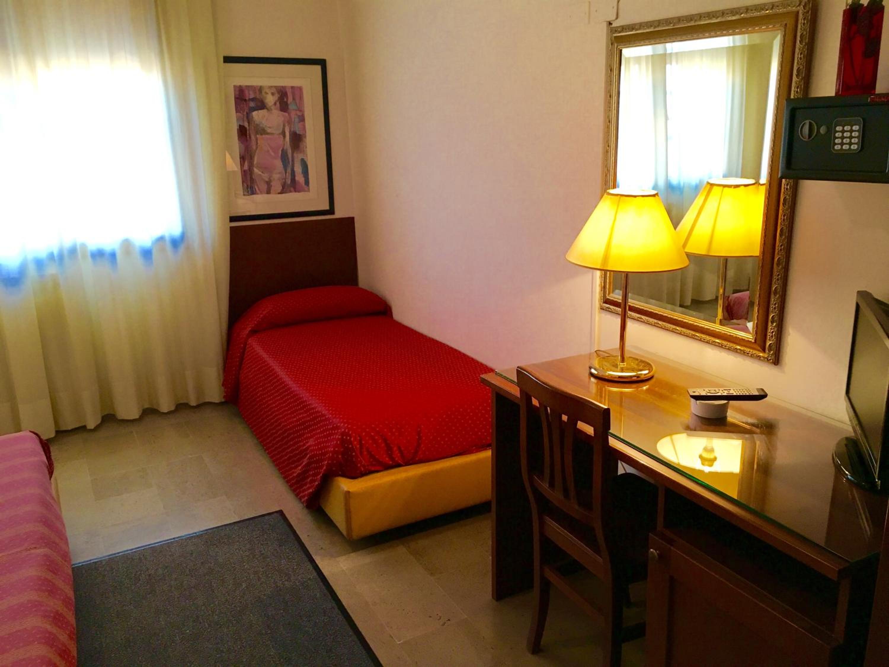 Economy Triple Room with Canal View