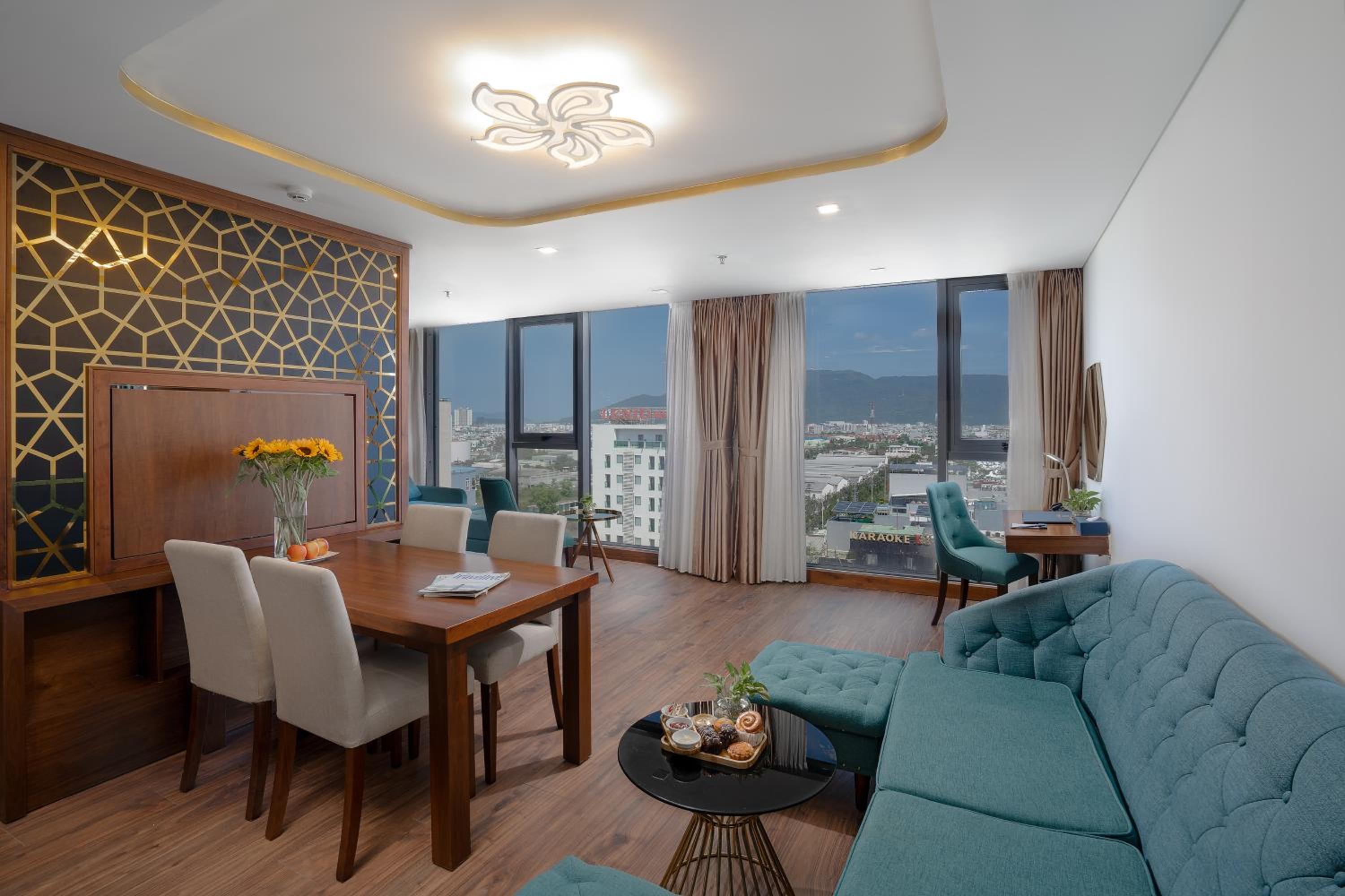King Suite with Ocean View