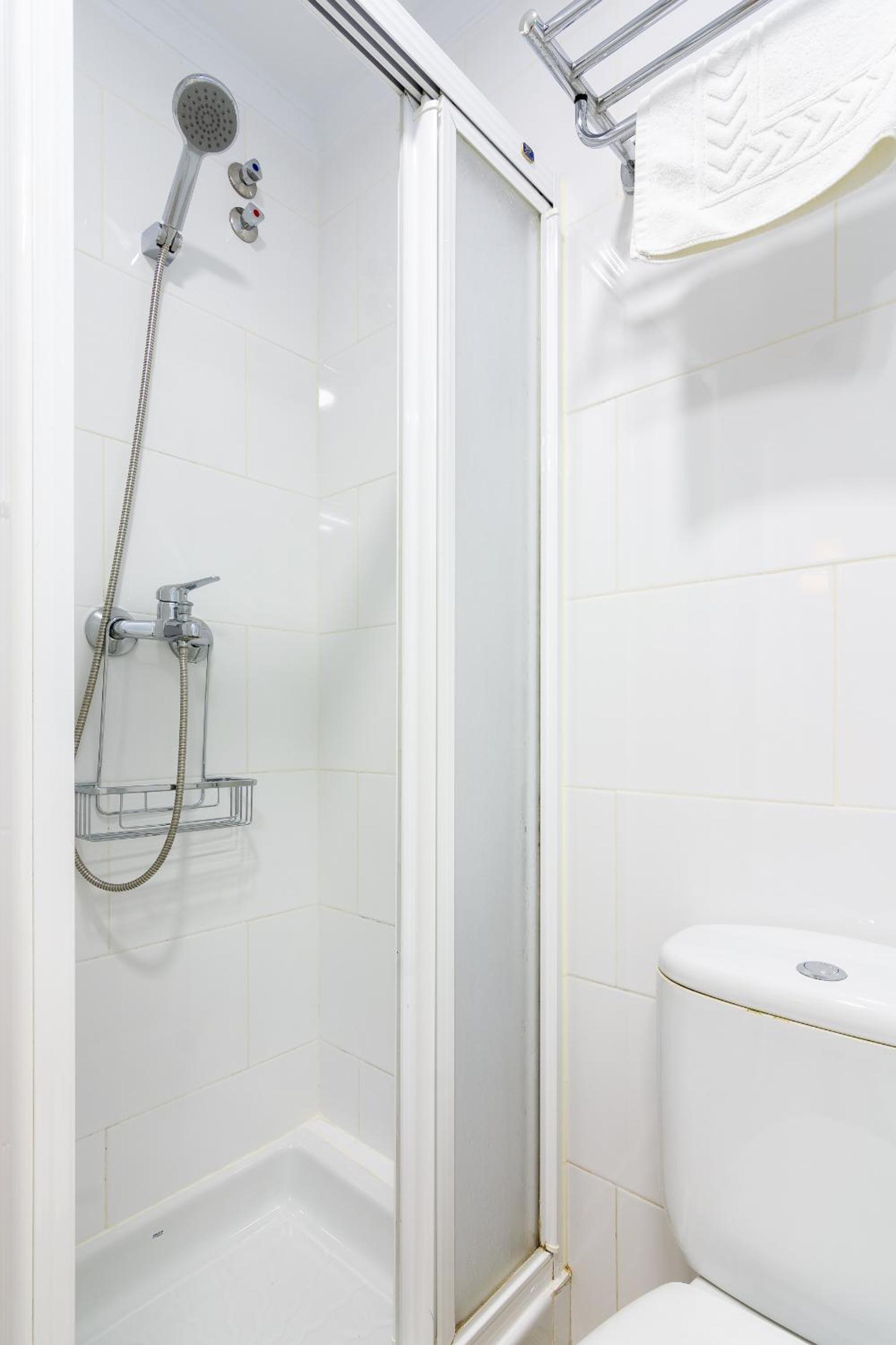 Twin Room with Private Bathroom