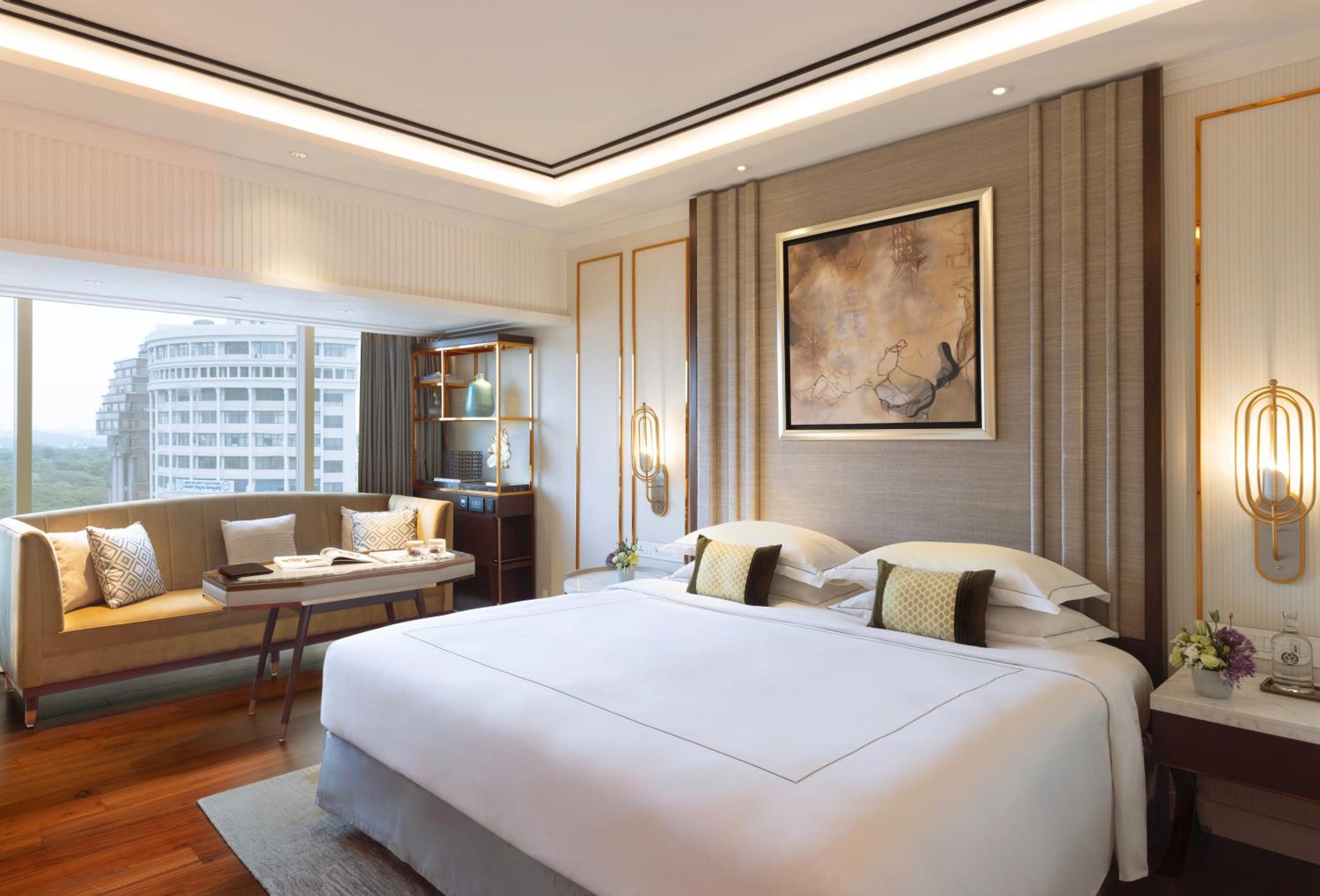 Deluxe Room Pool View King Bed