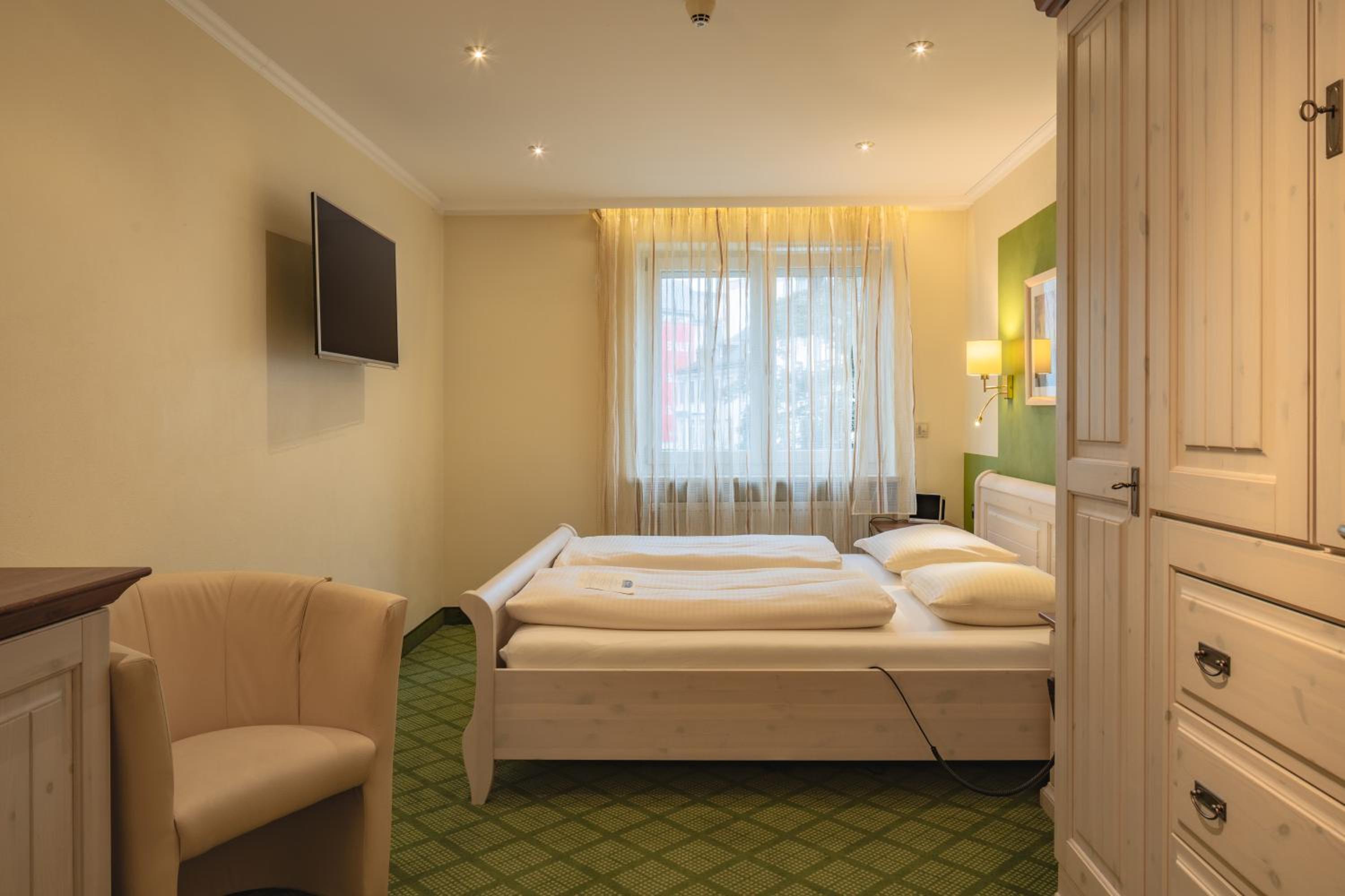 Deluxe Suite with Spa Bath