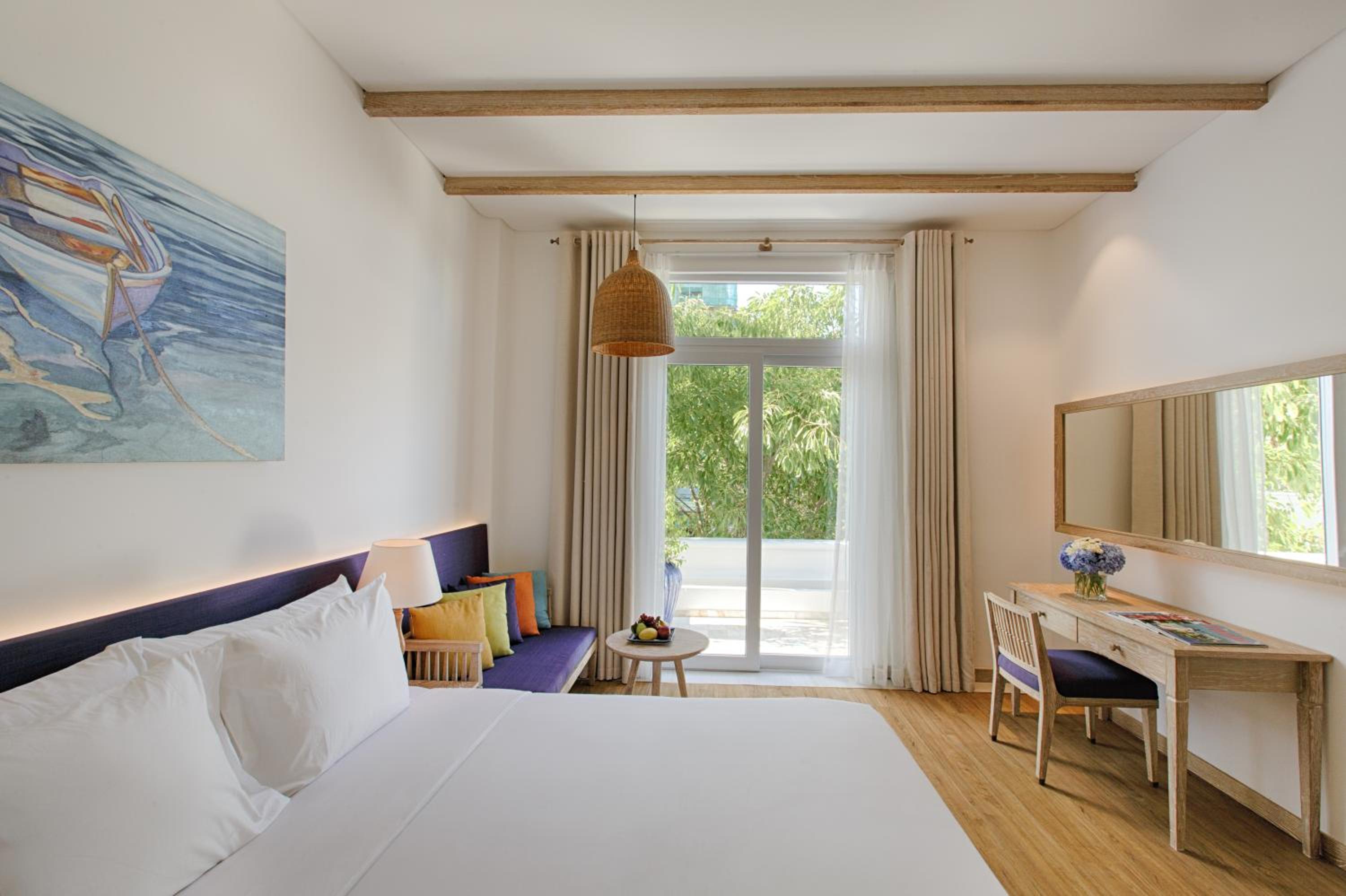 Deluxe King Room with Balcony - Pool/City View