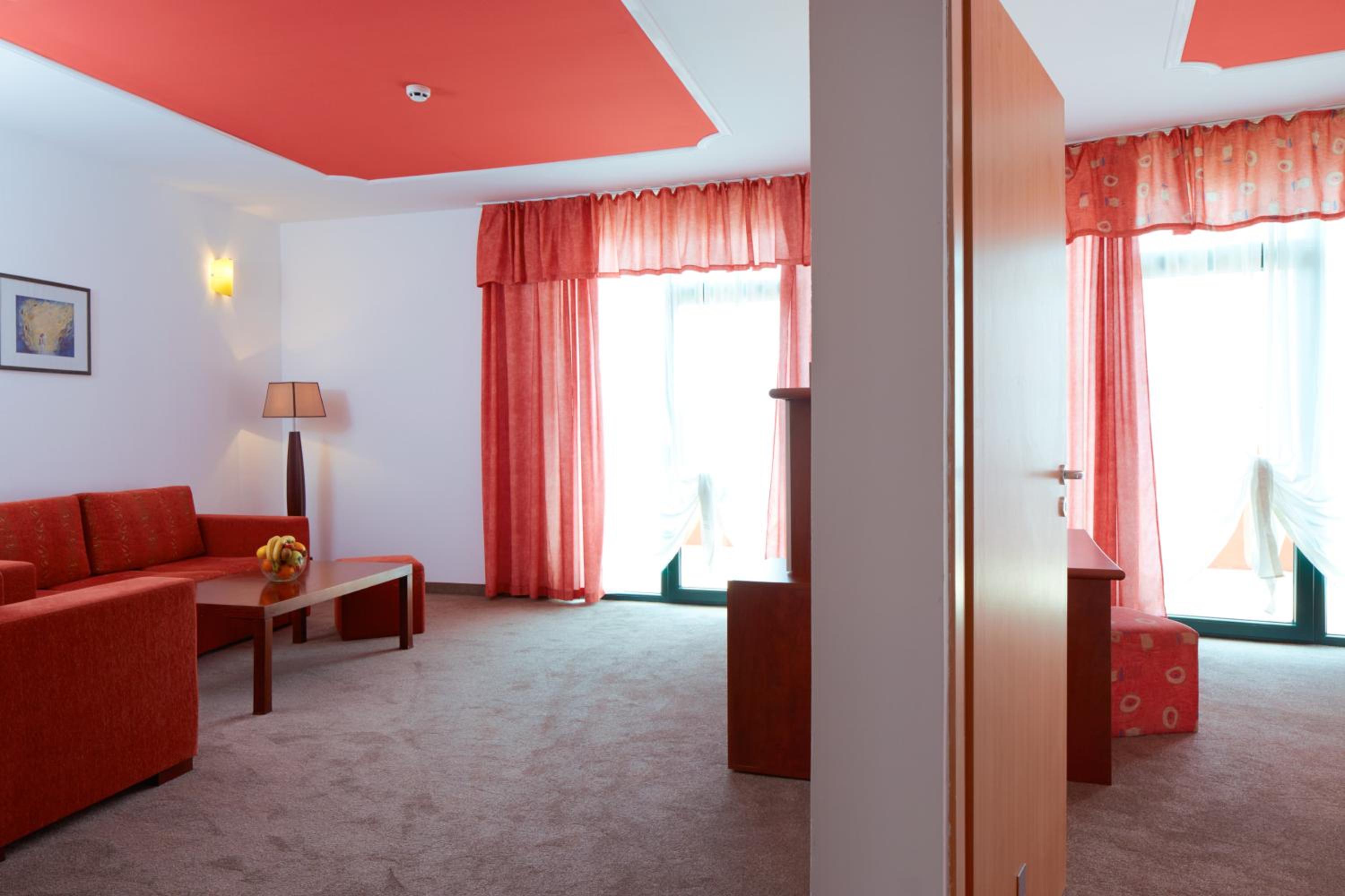 Apartment with Balcony (2 Adults + 2 Children)