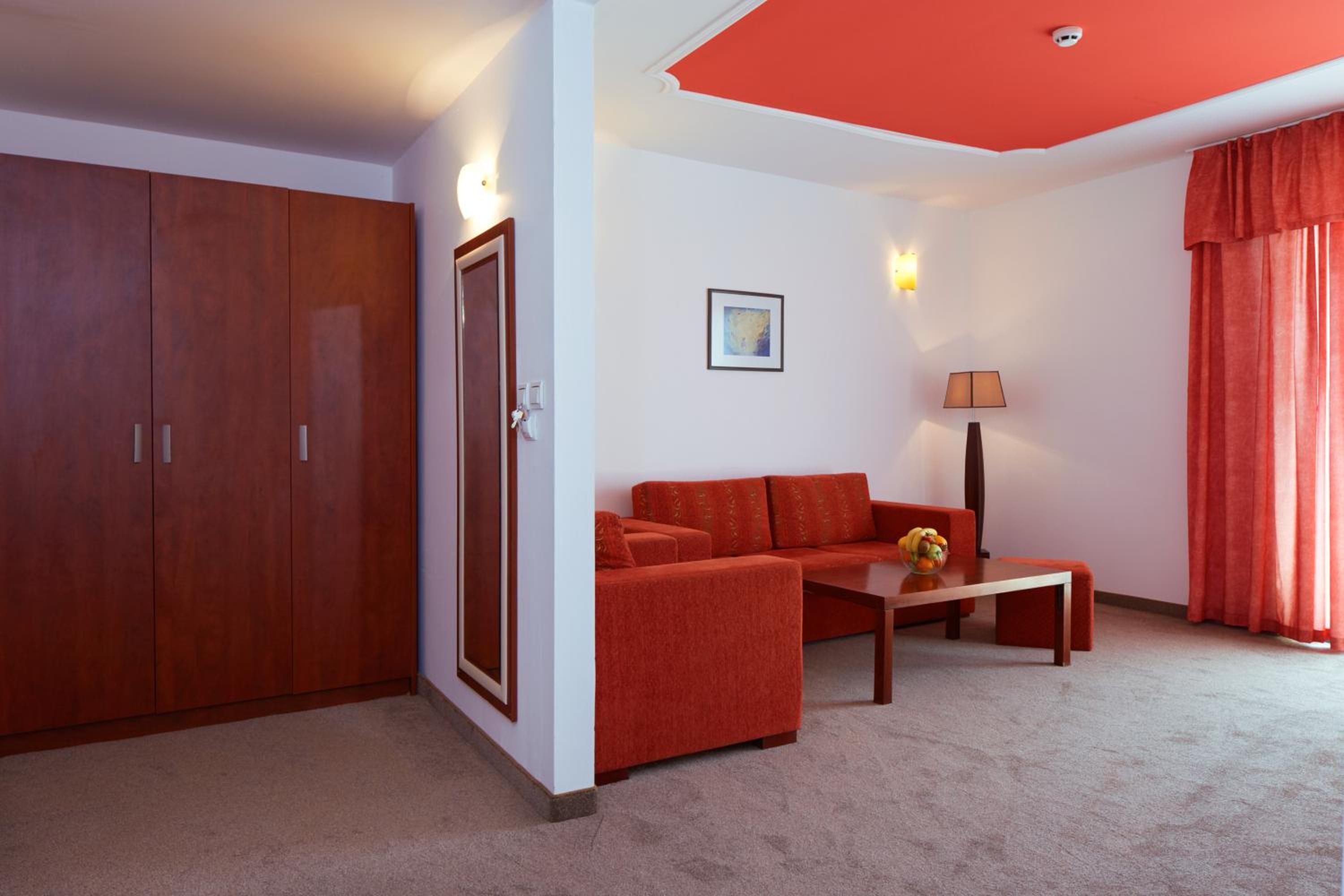 Apartment with Balcony (2 Adults + 2 Children)